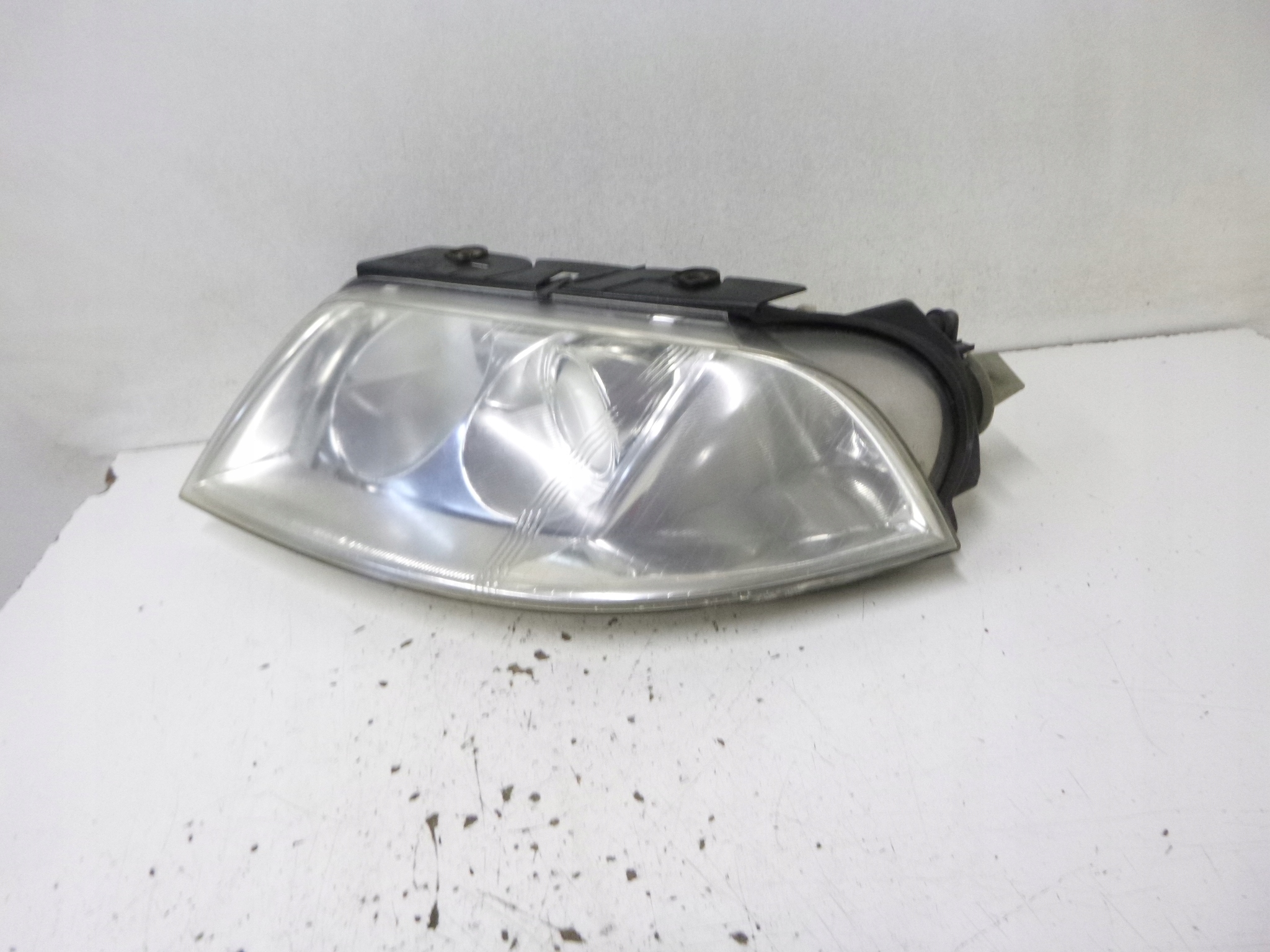 light front Volkswagen Passat B5 Lift 2002r. 3B0941015AN