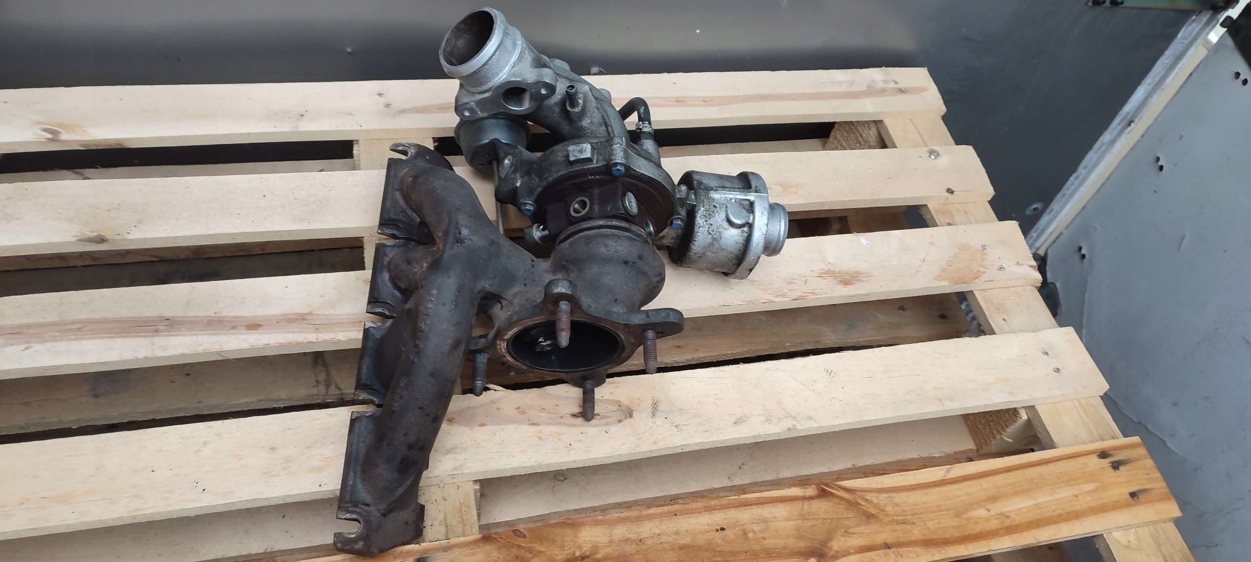 AUDI A4 B8 EXEO A5 1.8 TFSI turbina turbo 06H145701L