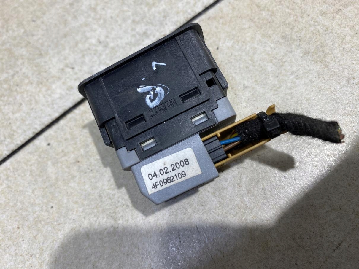 switch ALARMU AUDI Q7 4L 4F0962109
