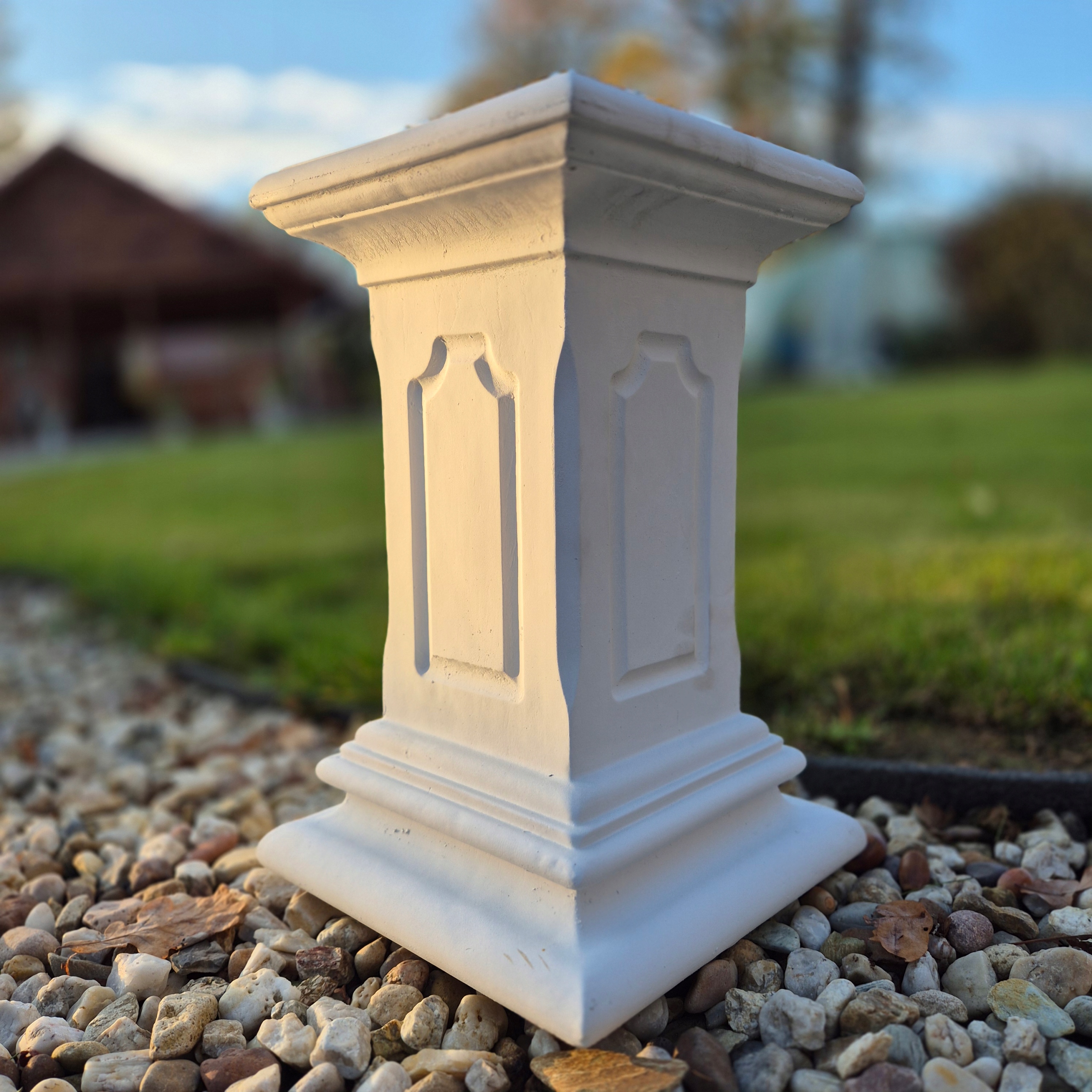 Betonový zahradní sloupek Postument Bílá ozdobná figurka 40 cm 25 kg