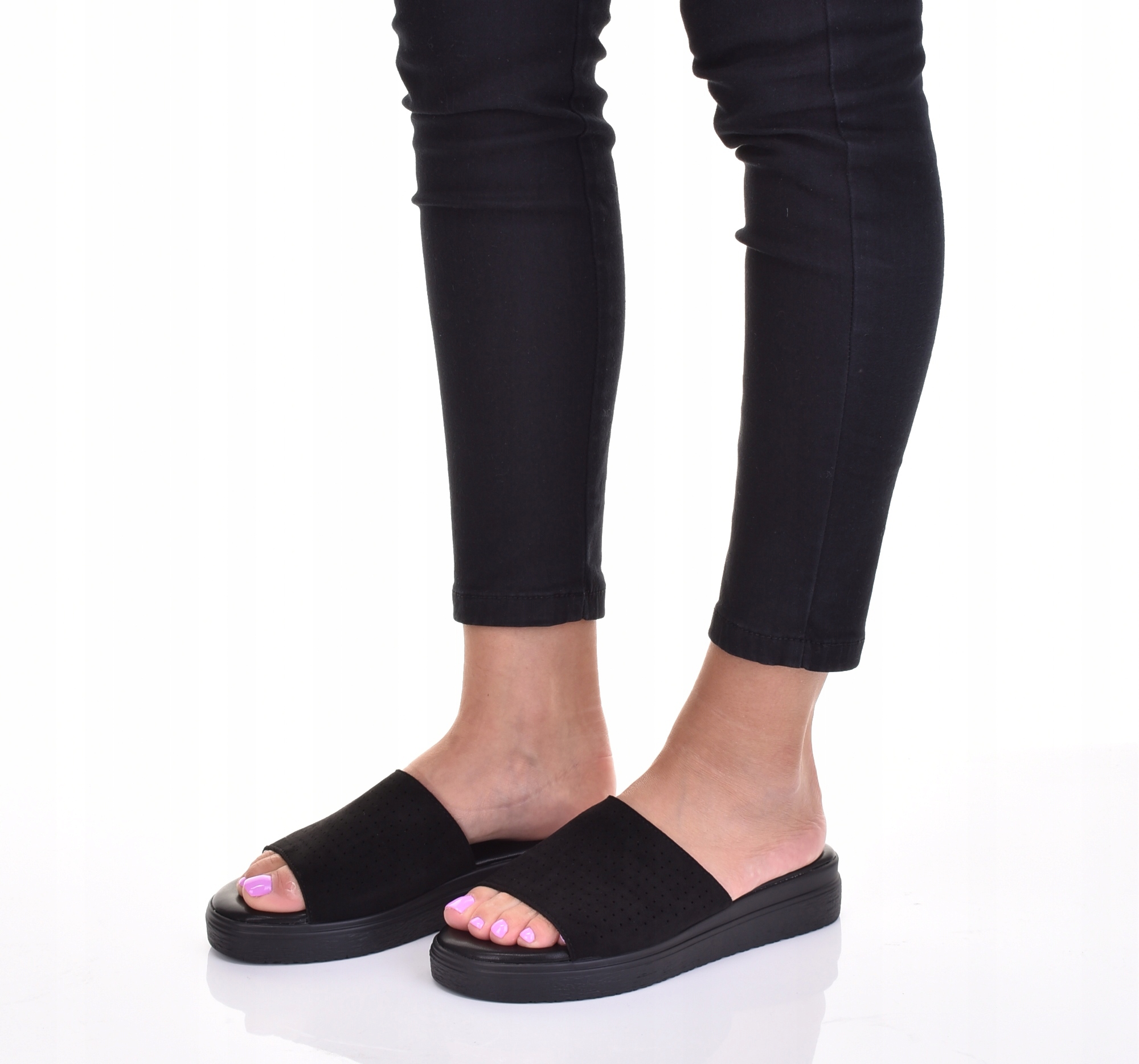 SOLIDNE KLAPKI DAMSKIE NA PLATFORMIE ZAMSZOWE WYGODNE Kolor czarny
