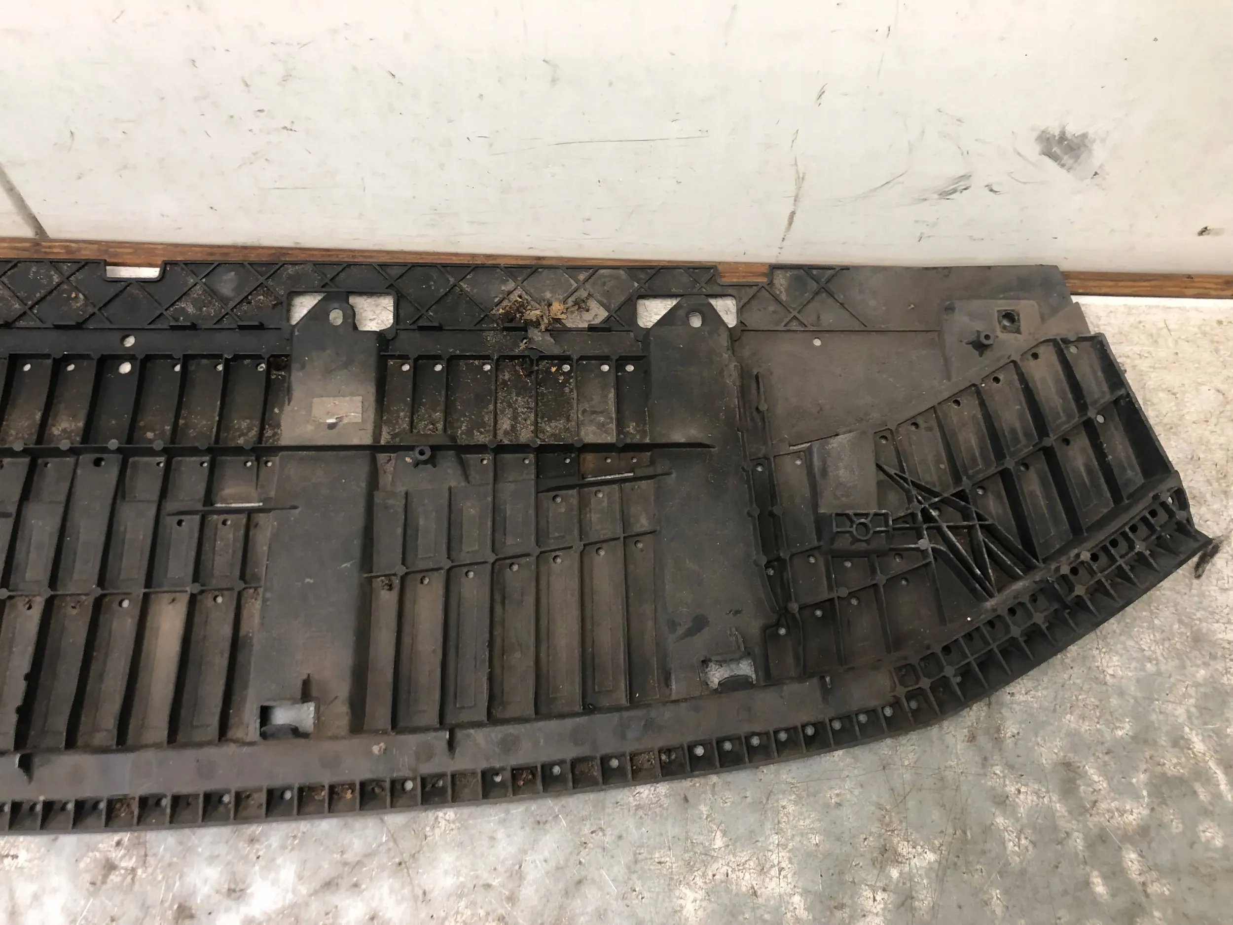 cover below bumper AUDI Q3 8U 8U0807233A
