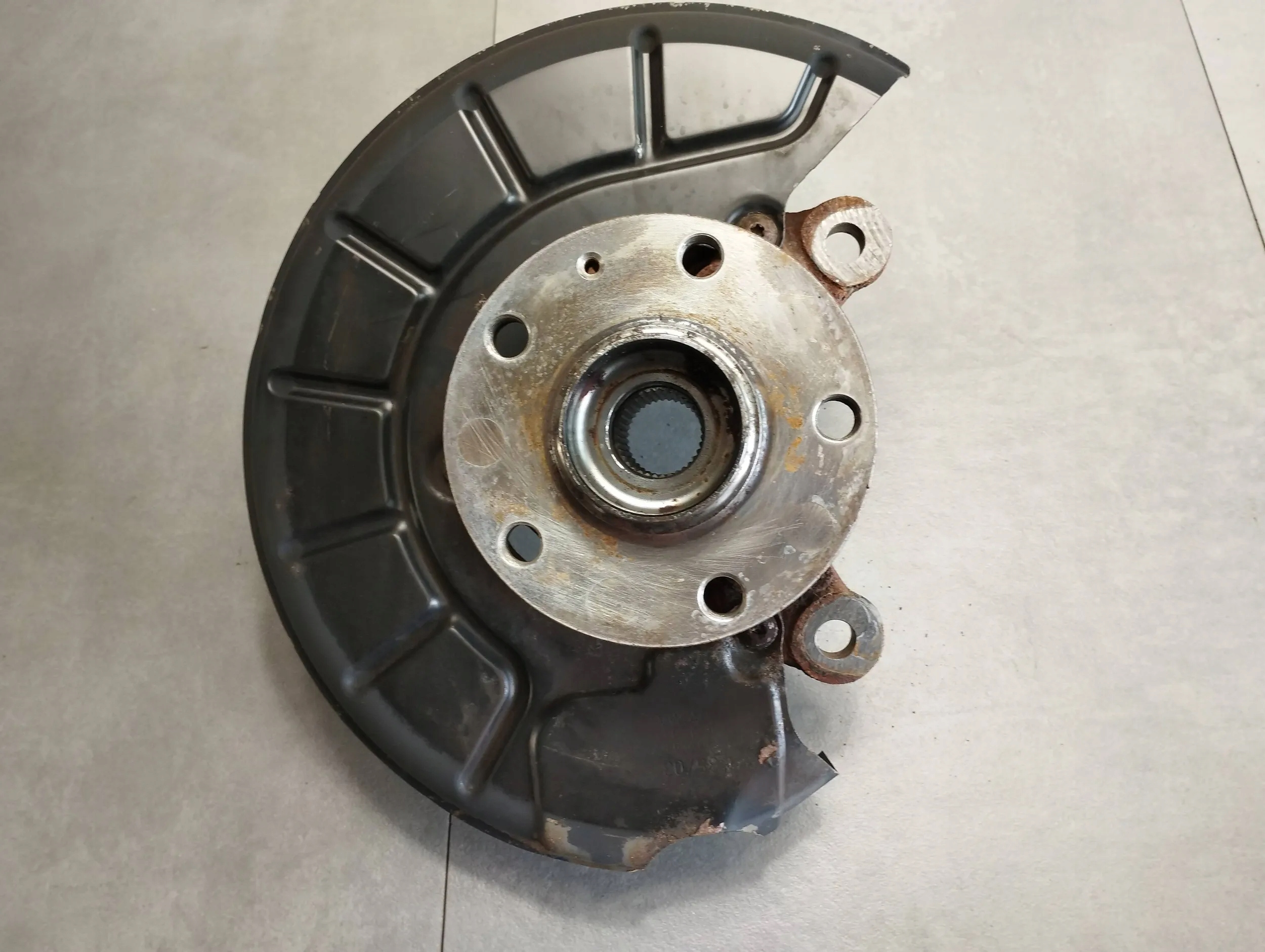 VW GOLF V 1.6 otoč pravá předek