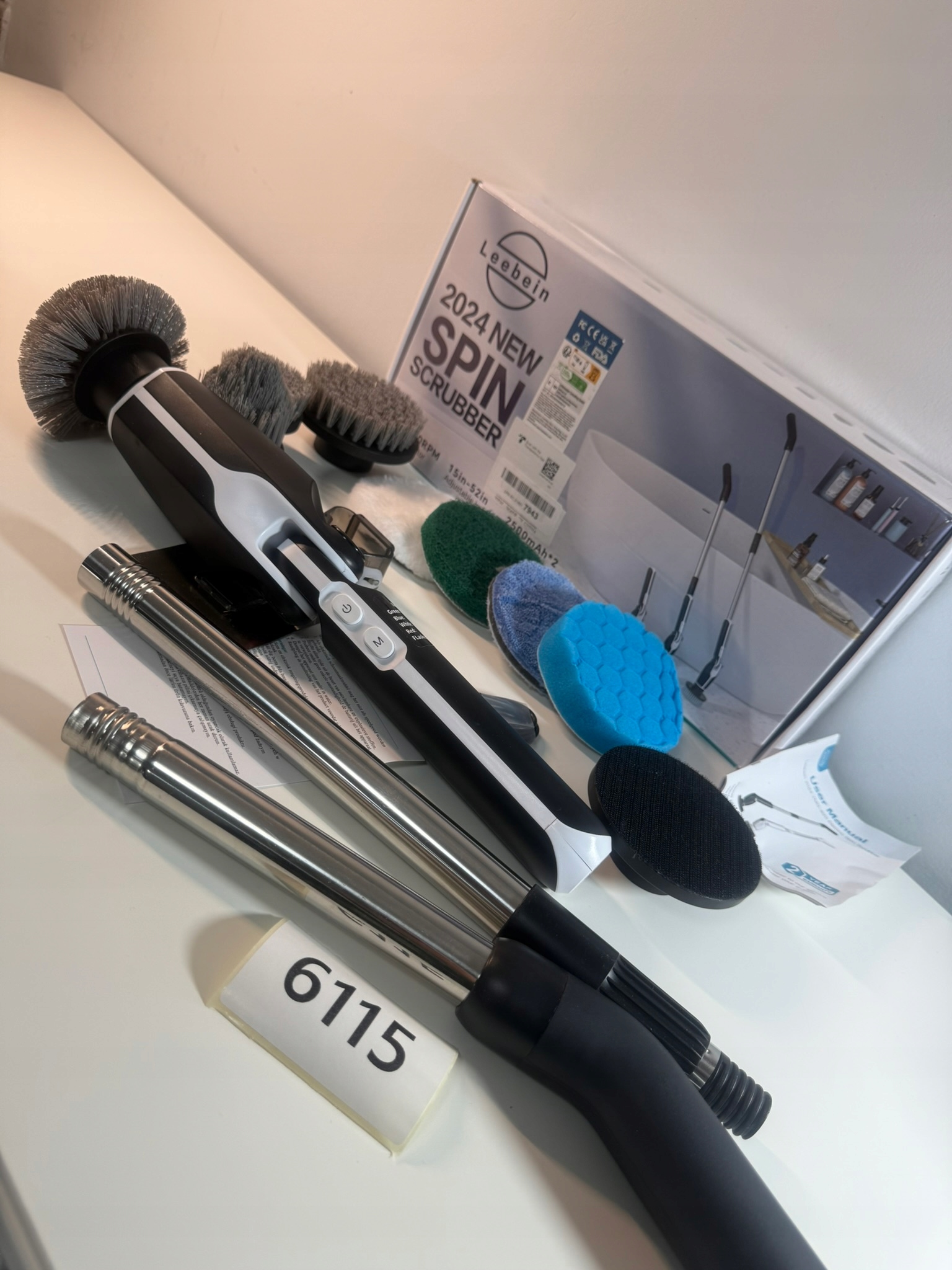 Levně Elektrický kartáč na čištění koupelny (6115-78)