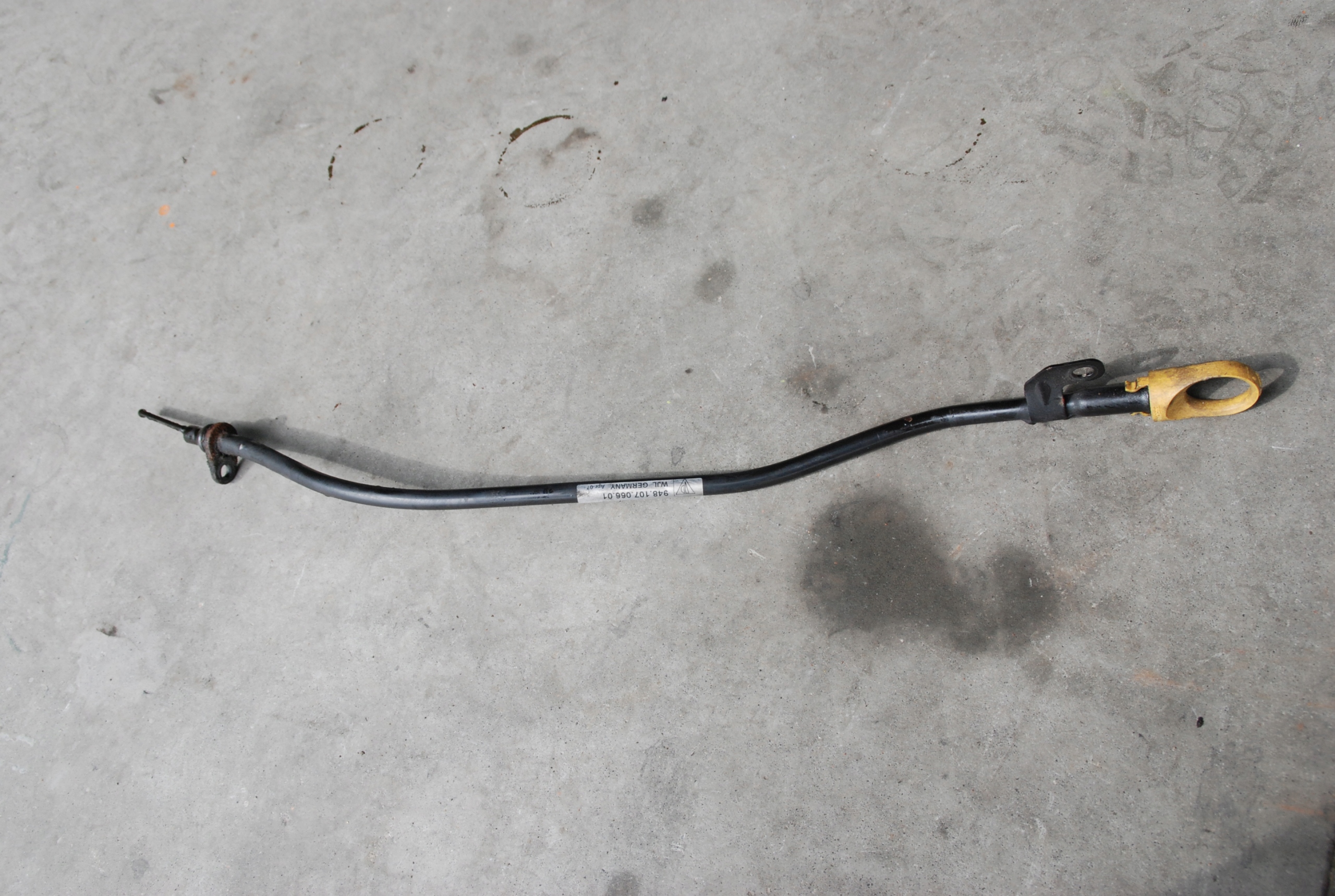 PORSCHE CAYENNE 4 8 BAGNET OLEJU 94810706601 Car type Passenger cars