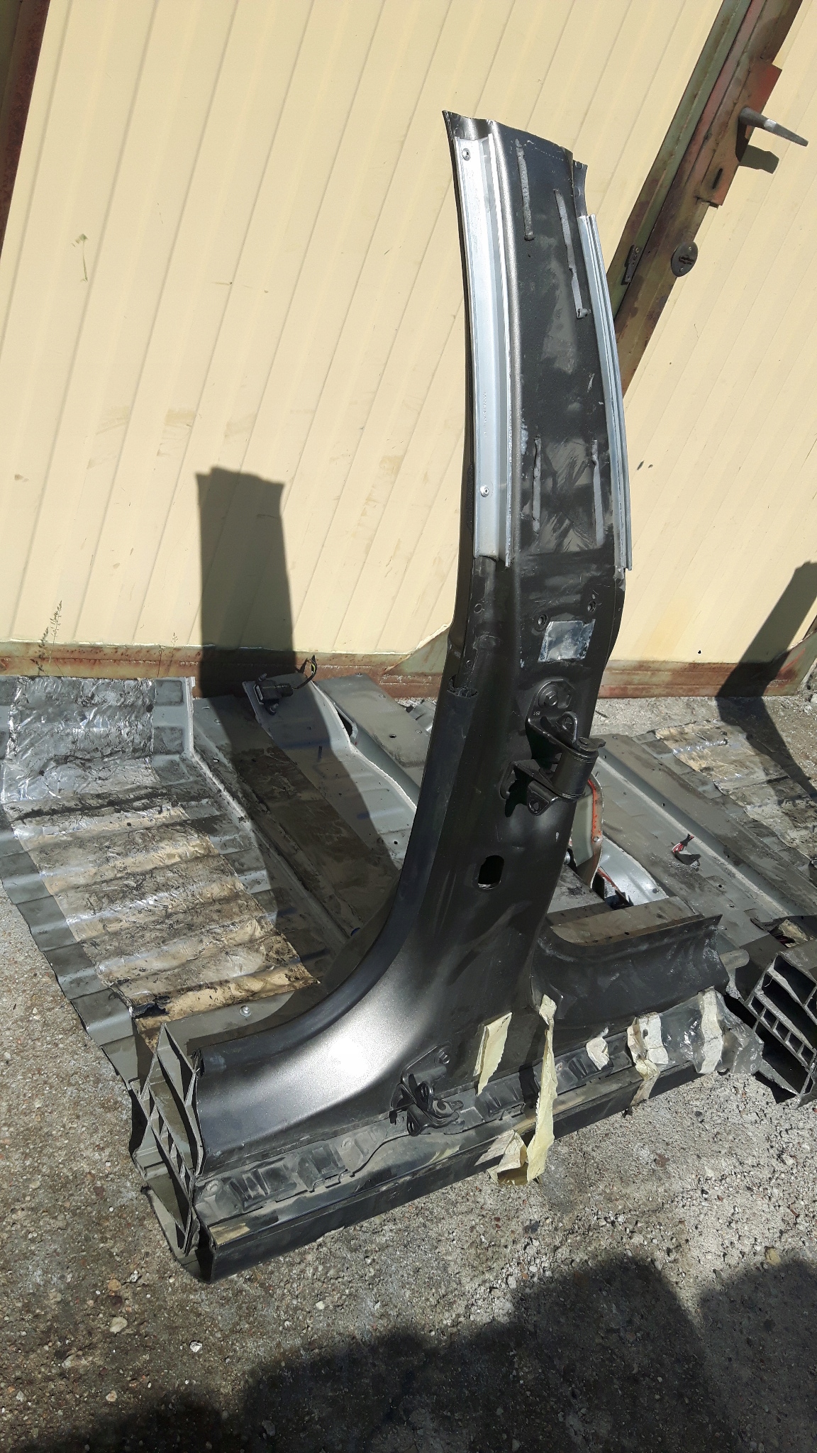 ТЕСЛА S-ЧЕТВЕРТЬ ПОРОГ ПОСТ