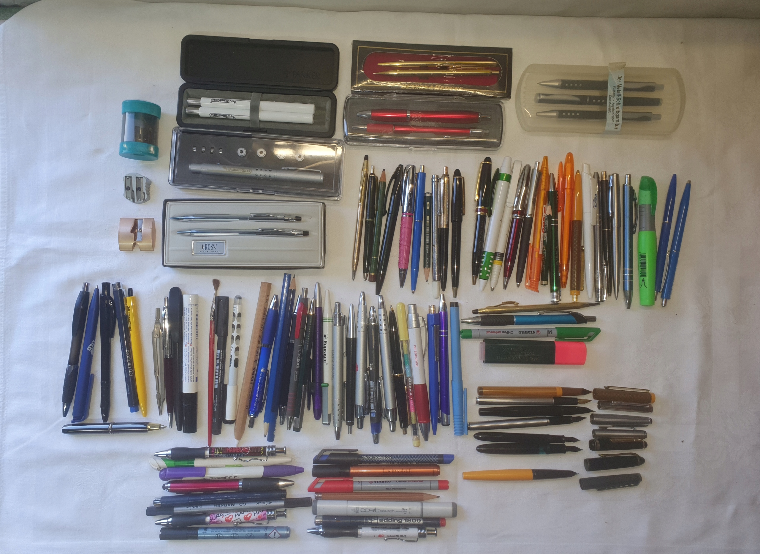 Długopisy ołówki pióra różne