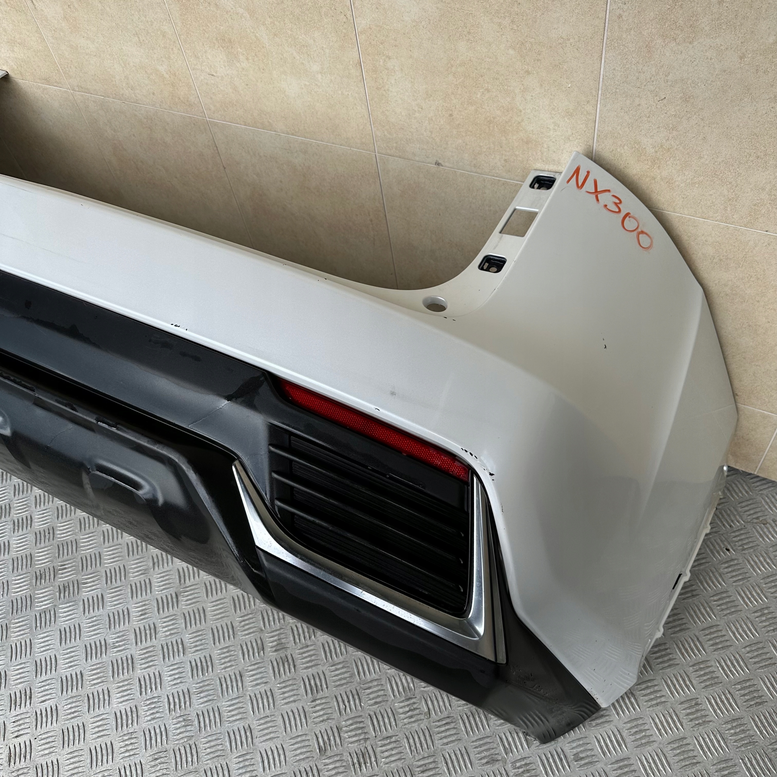bumper rear complete LEXUS NX 300H