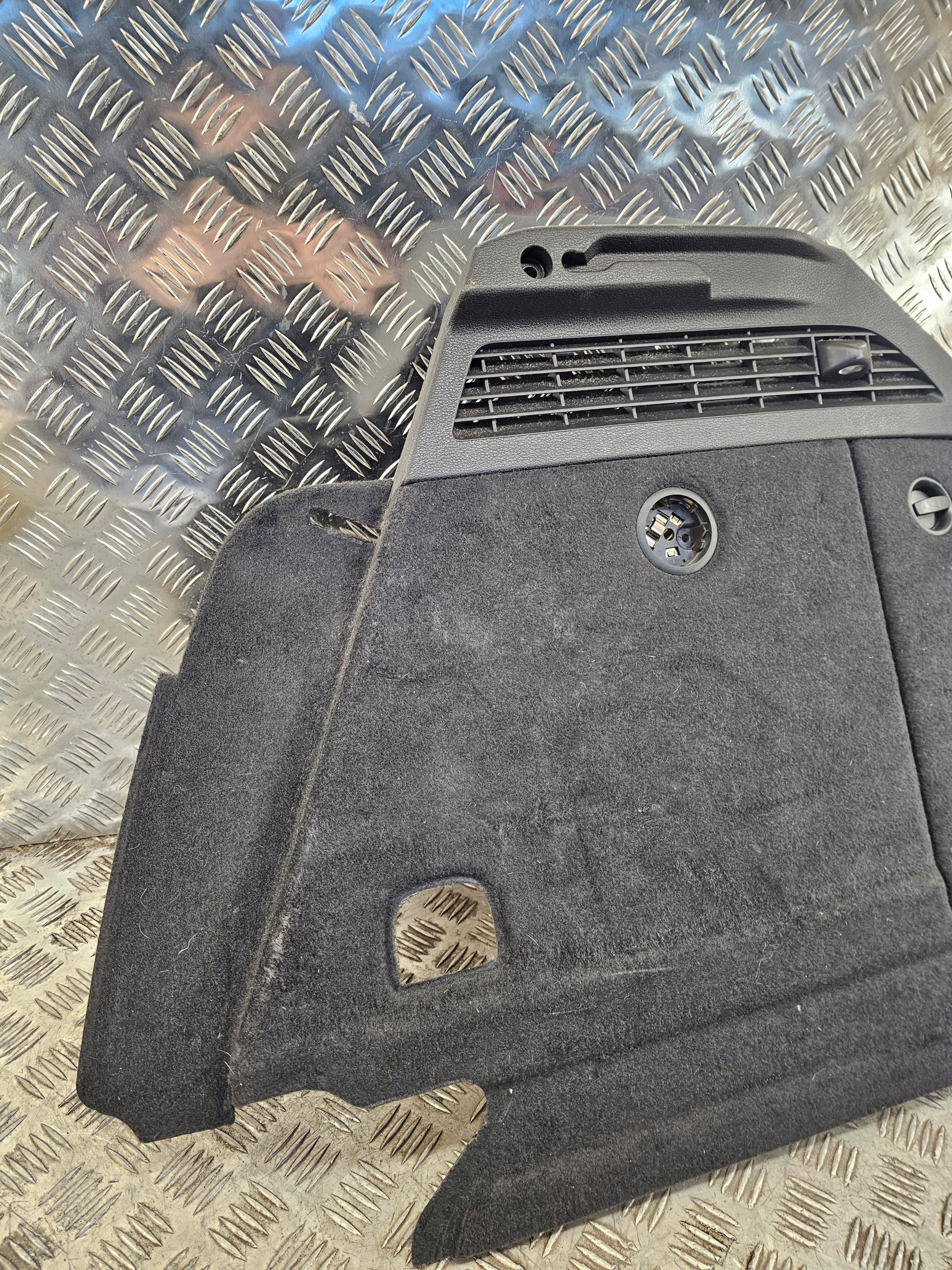 side upholstery boot right 8V4863880B AUDI A3 8V HATCHBACK 17R