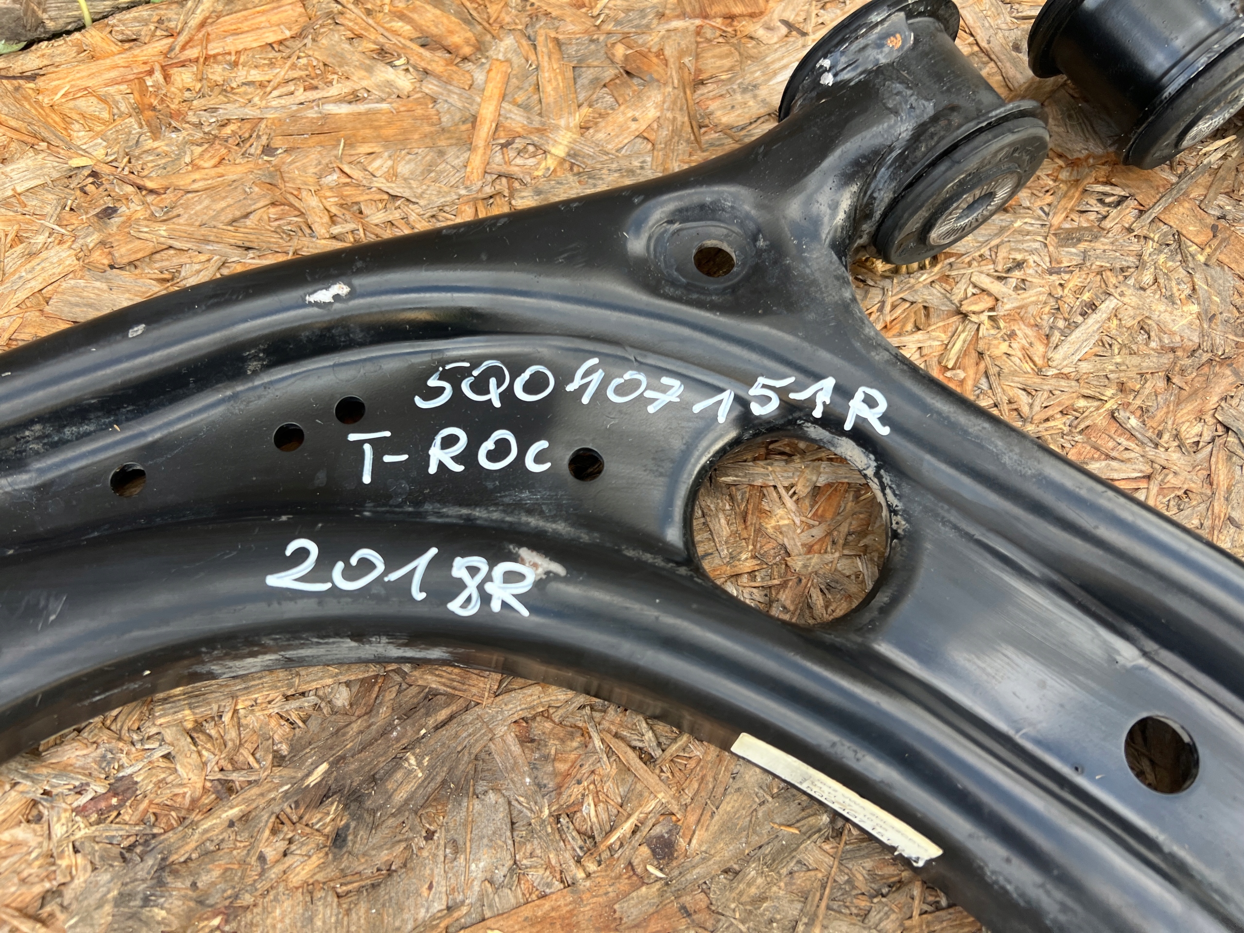 arm left front VW T-ROC GOLF VII OCTAVIA III