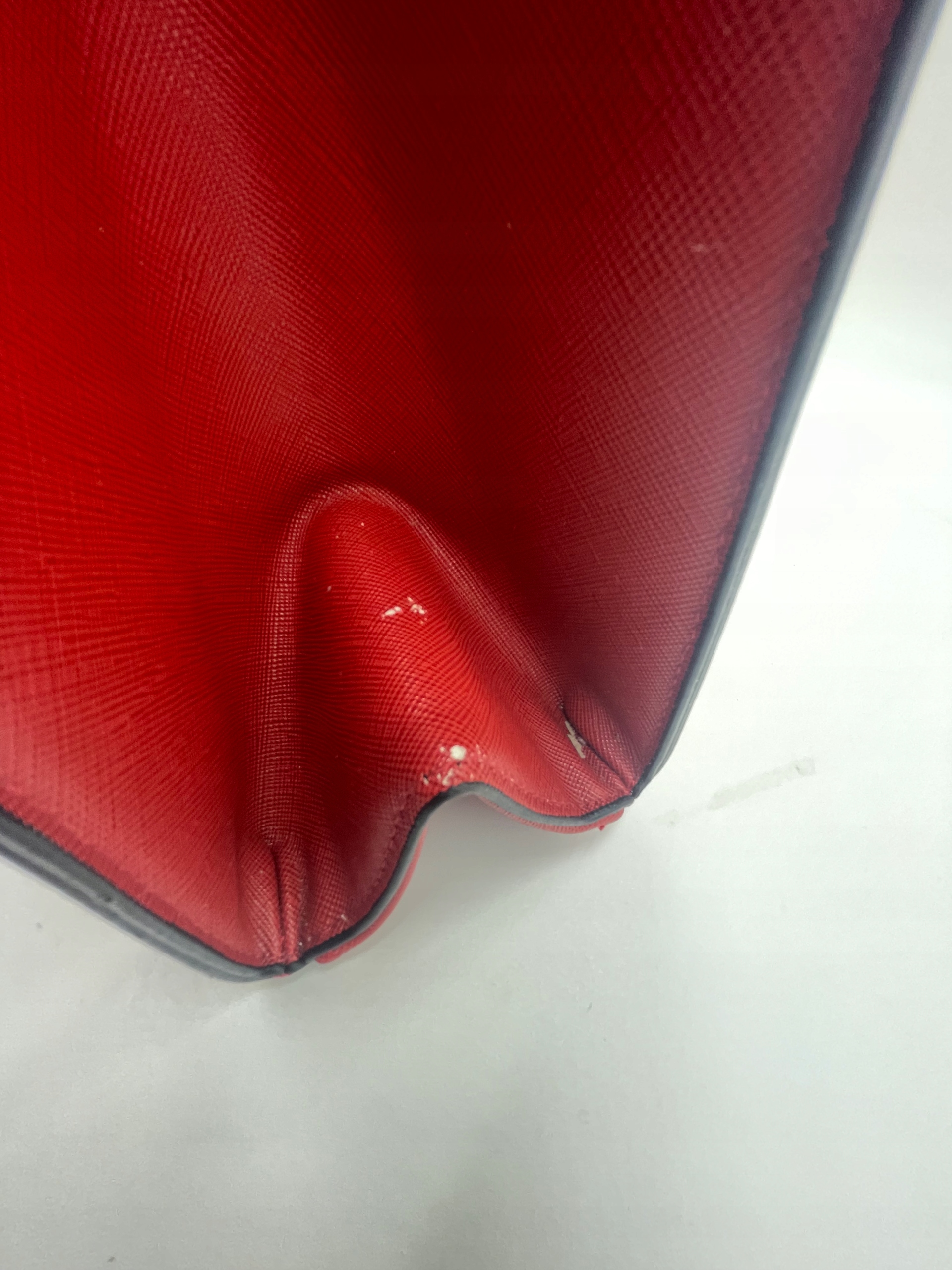 PIĘKNA ELEGANCKA TORBA A4 SZTYWNA CZERWONA KLASYK Materiał dominujący skóra ekologiczna