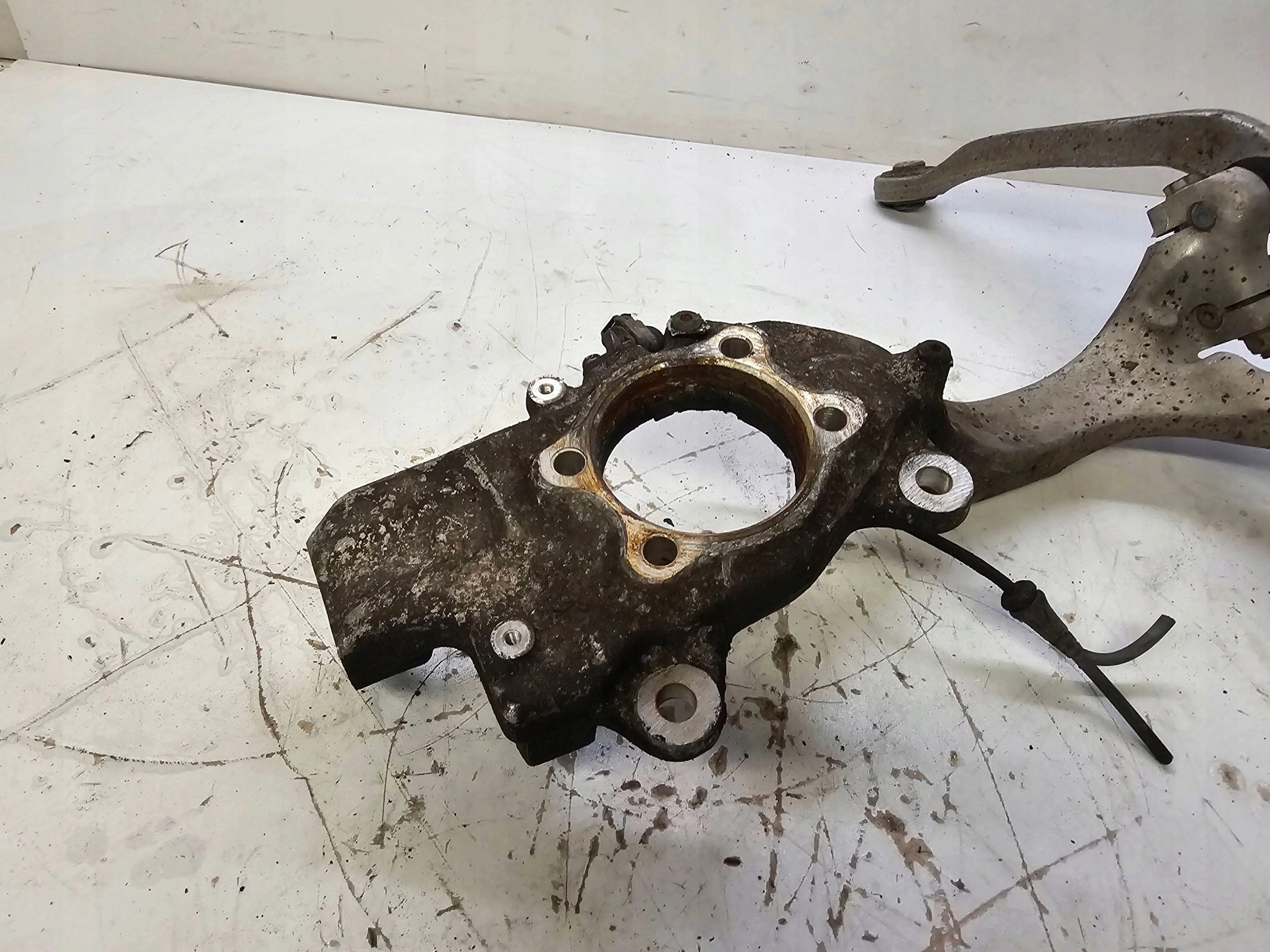 otoč levý předek AUDI A6 C6 4F0257 MALA