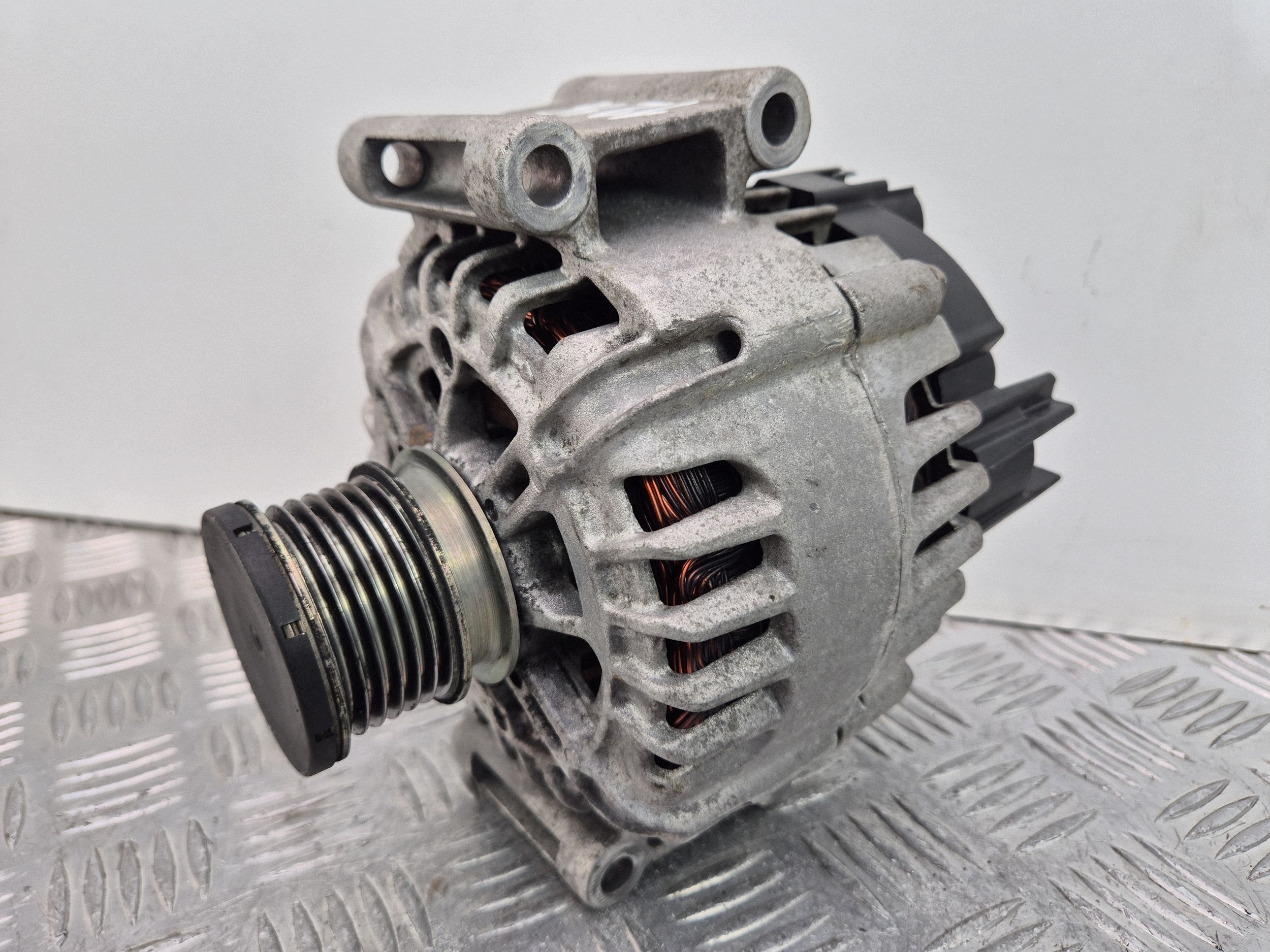 Mercedes C200 CGI W204 Alternator 271.860 A0009067902