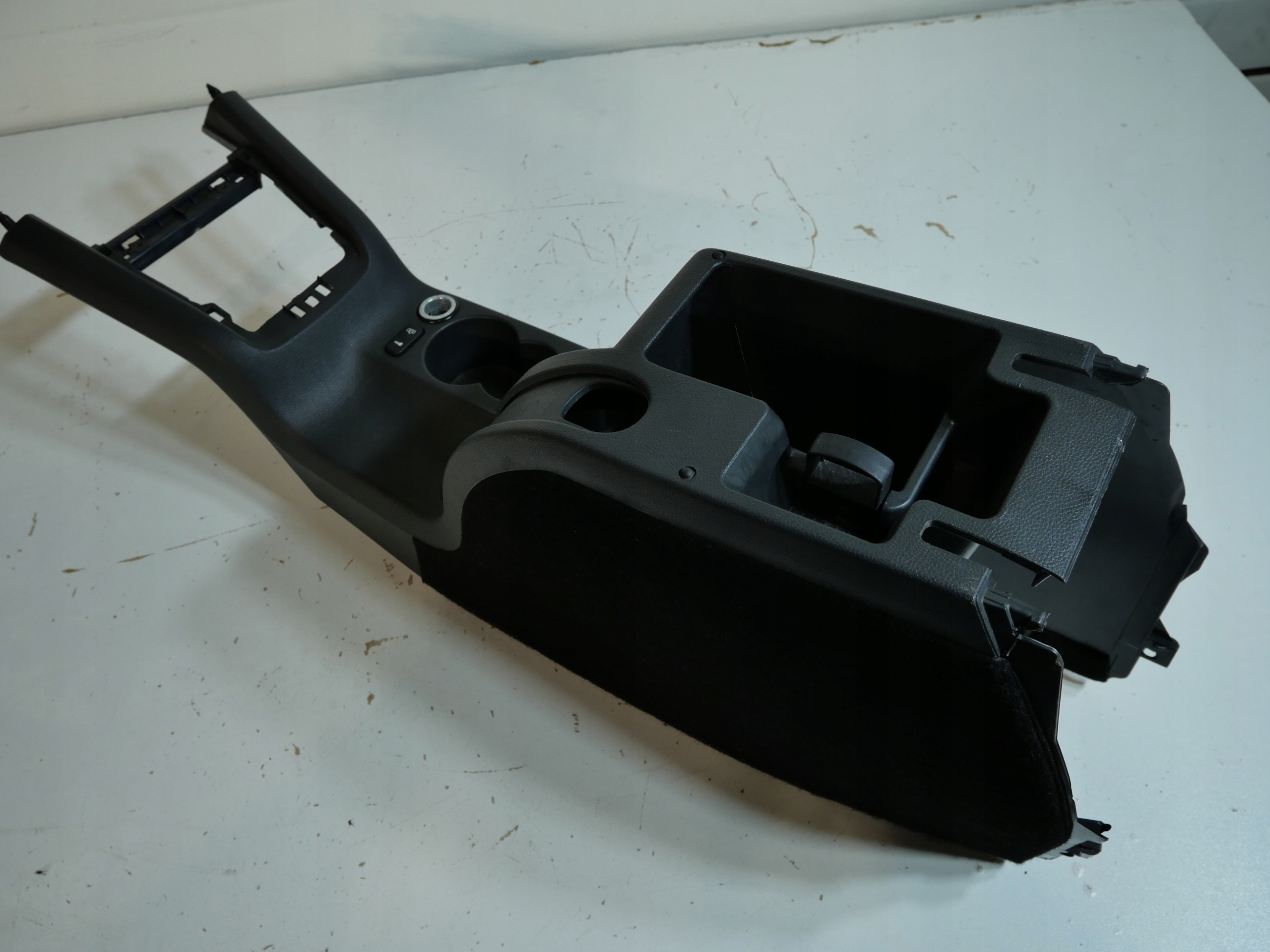 OCTAVIA II TUNEL central armrest 1Z1863241