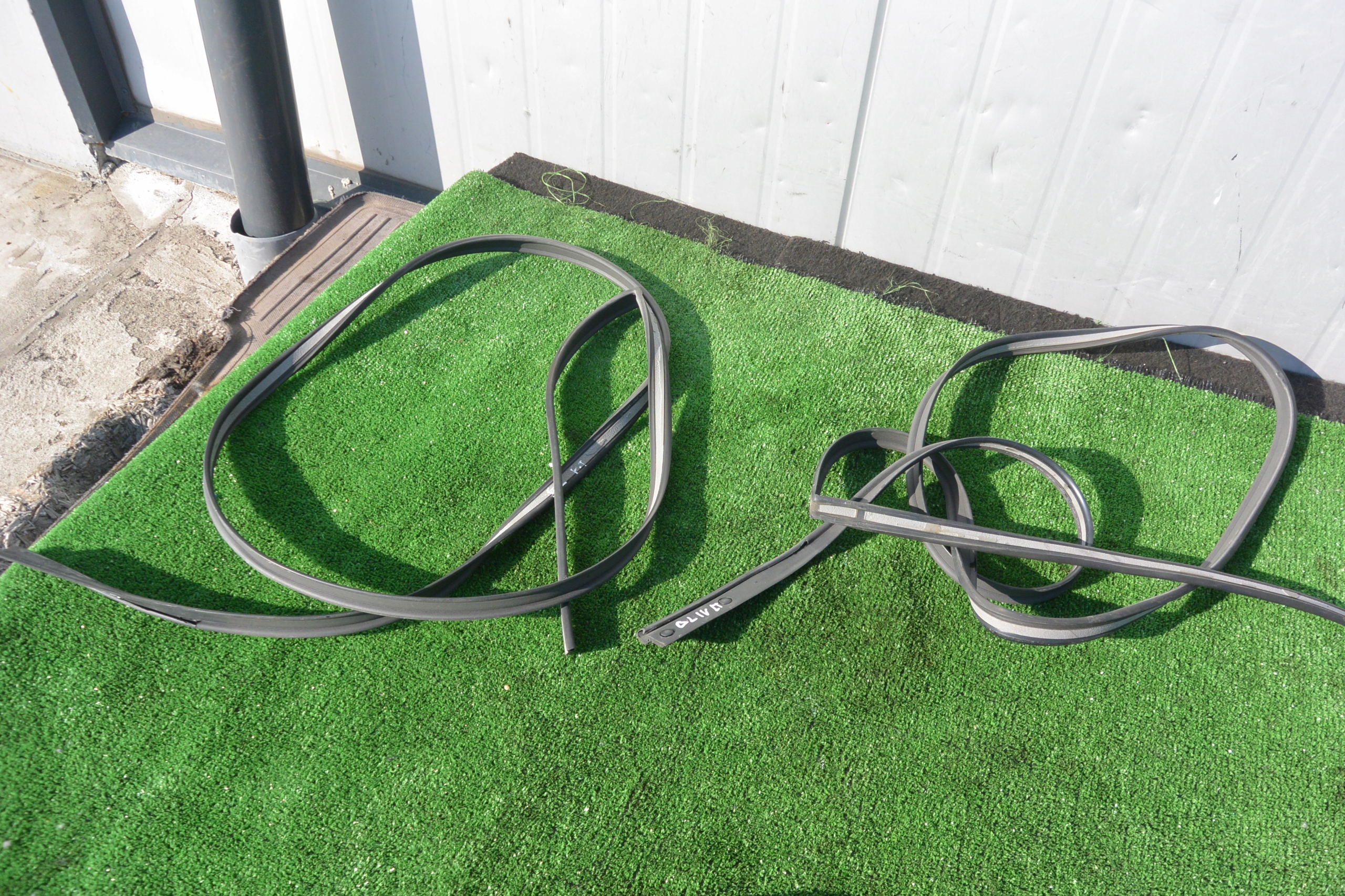 USZCZELKA DACHU LEWA PRAWA KPL MERCEDES GL X164