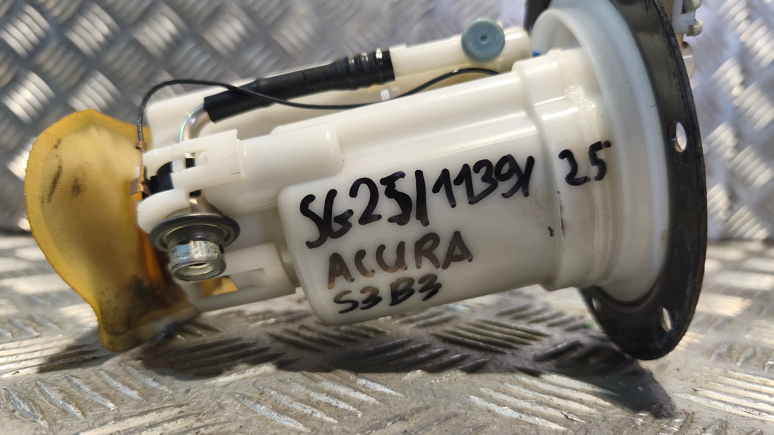 feed pump ACURA RL 3.7B V6 2009r 17708-SJA-A51-M1