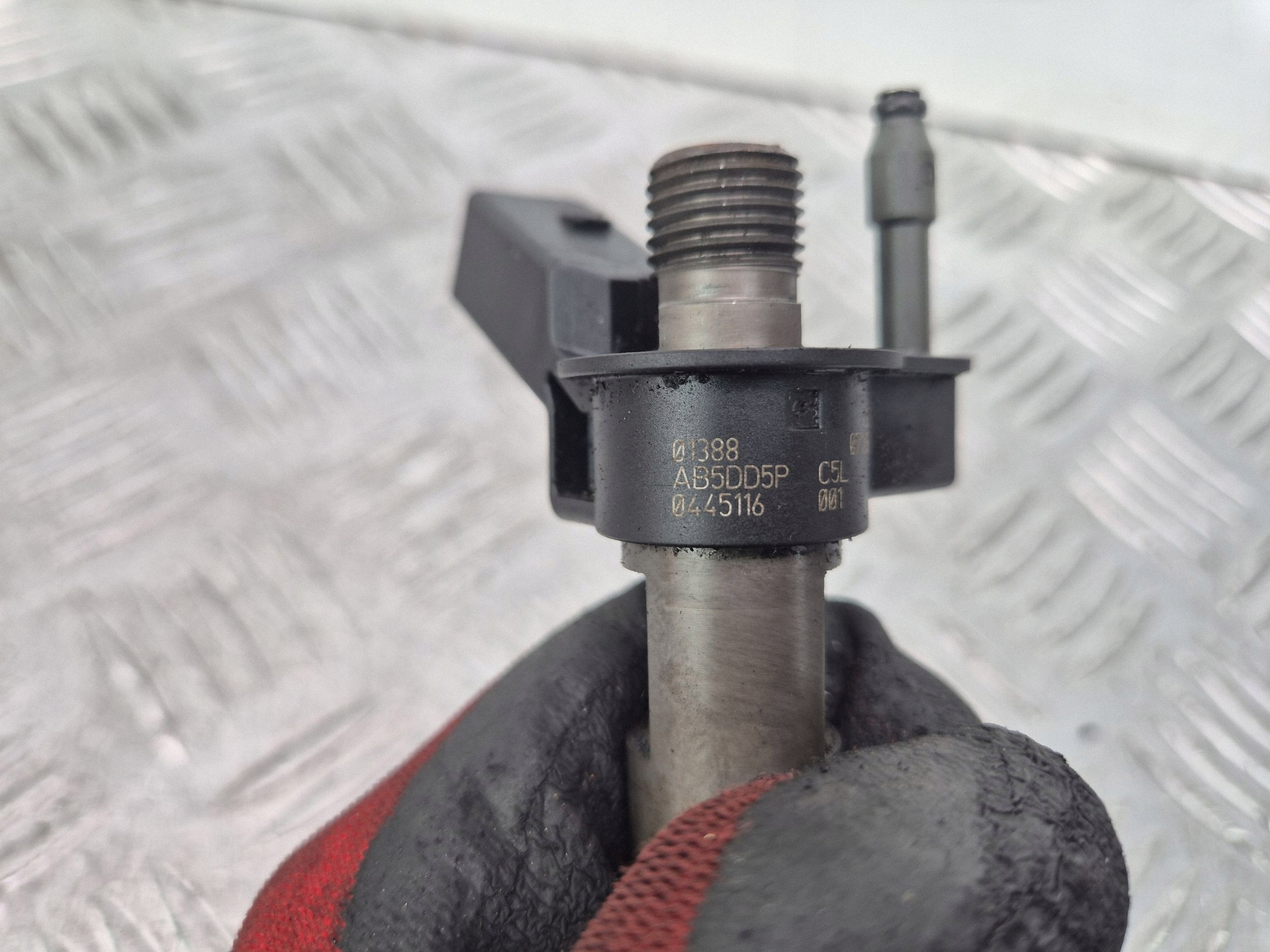 BMW 3 E90 320d injector 7797877 N47D20A