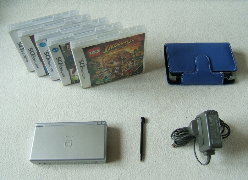 Konsola Nintendo DS Lite z grami