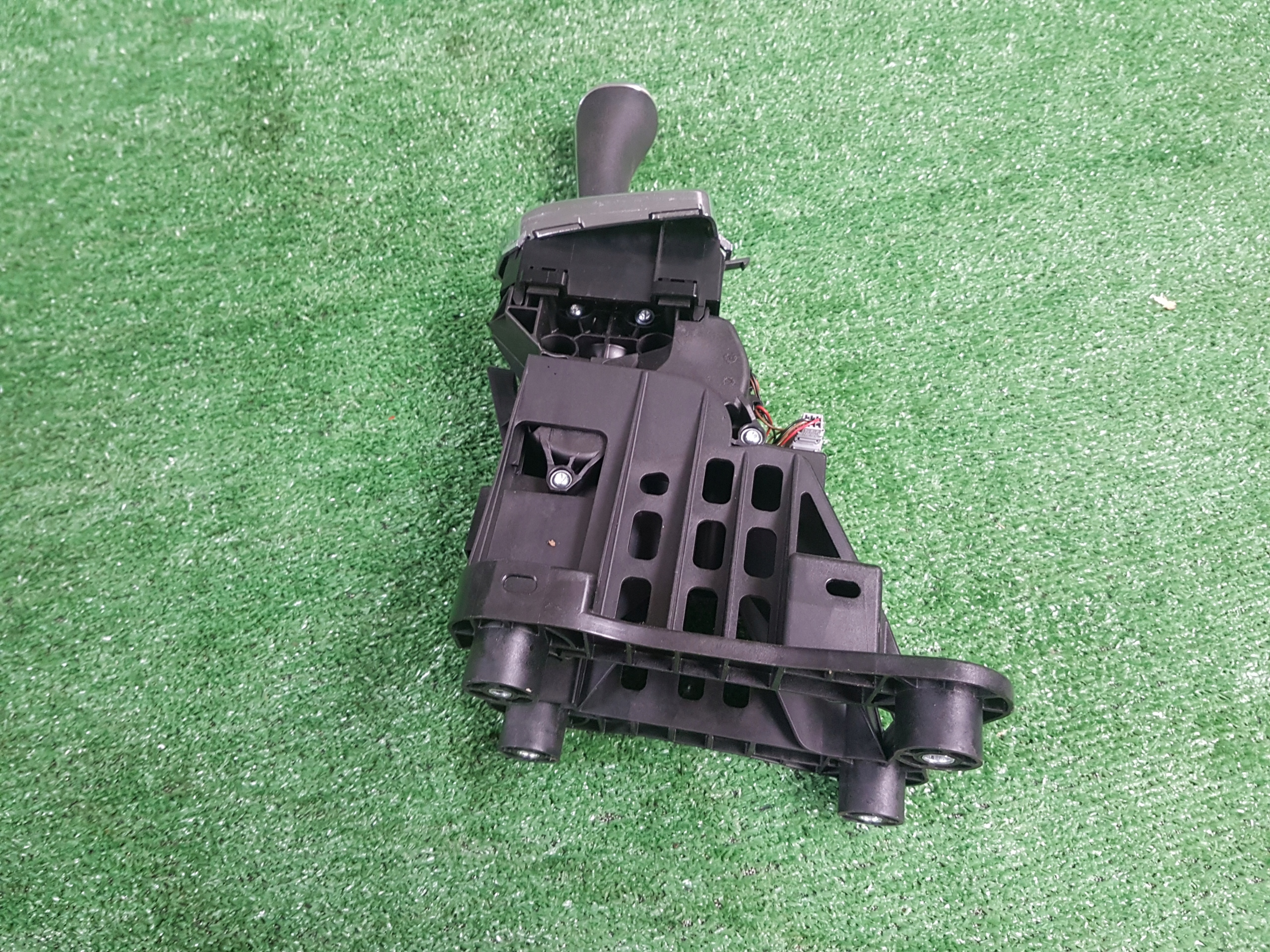 trim changes of the gear PEUGEOT 308 96806123VD