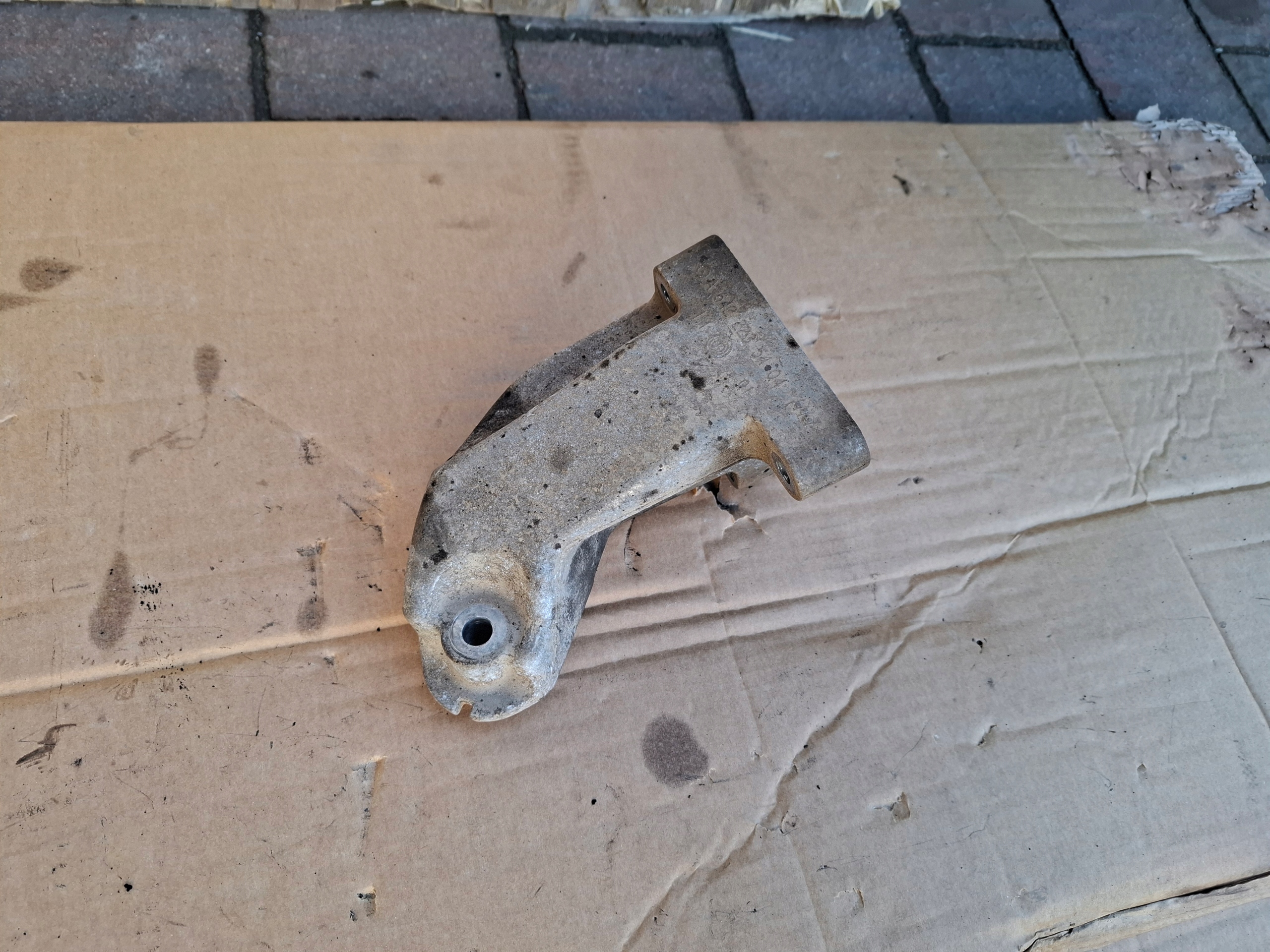 Mercedes E KLASA W212 3.0 DCI A6422235404 engine mount