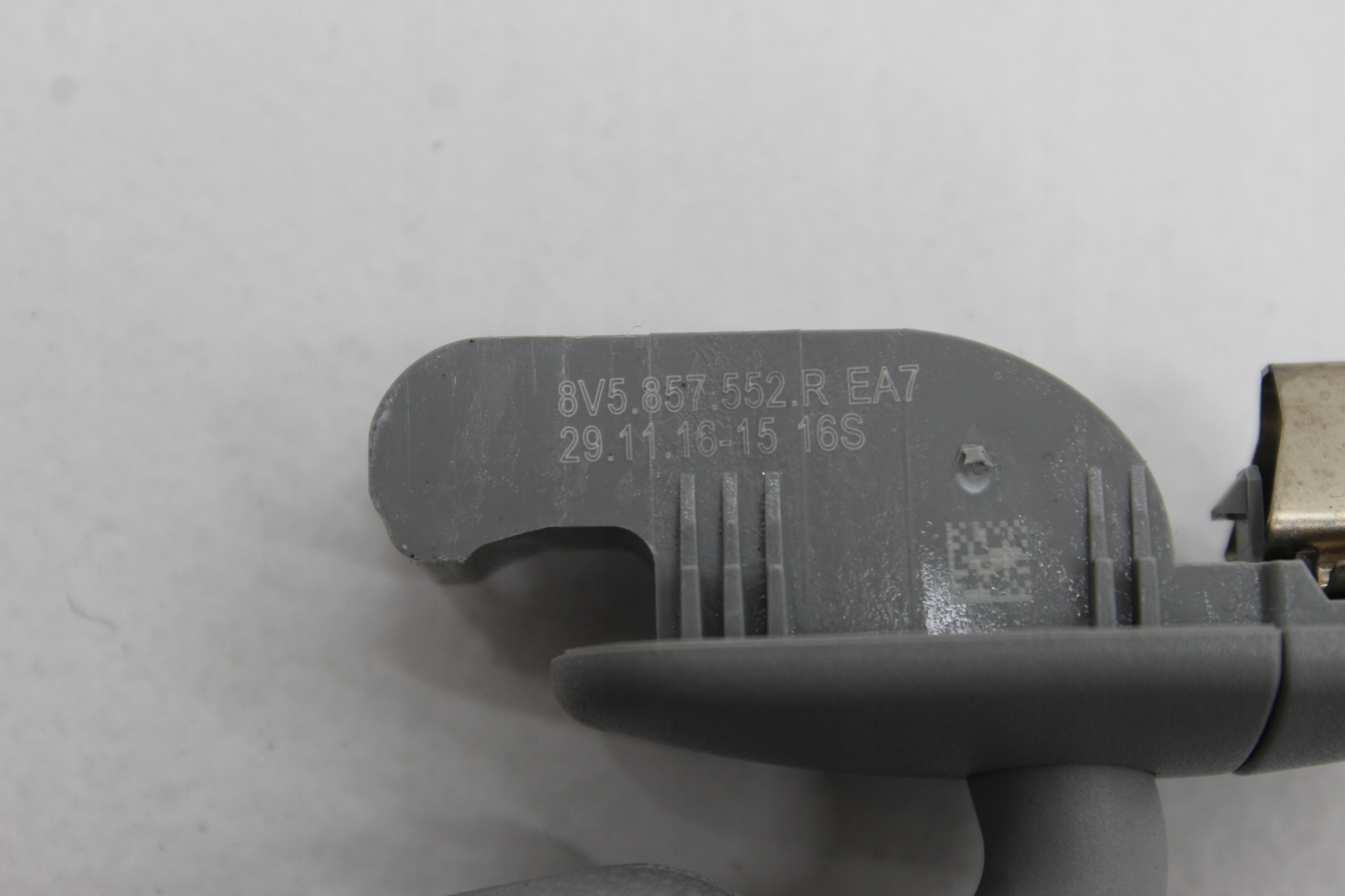 AUDI A4 B9 OSŁONA PRZECIWSŁONECZNA 8V5857552R Producent części Audi OE