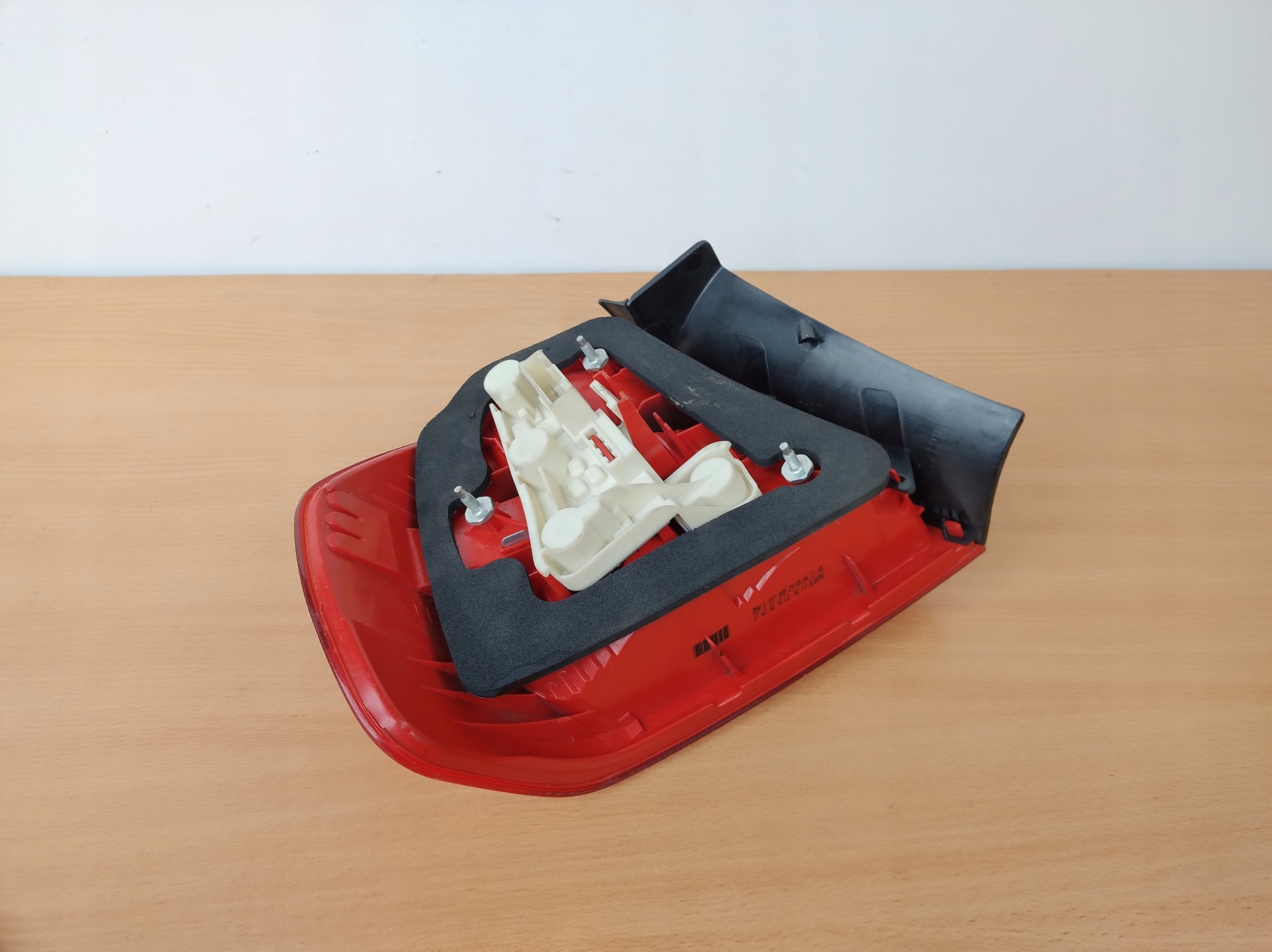 BMW 3 III E90 sedan right light W fender rear part