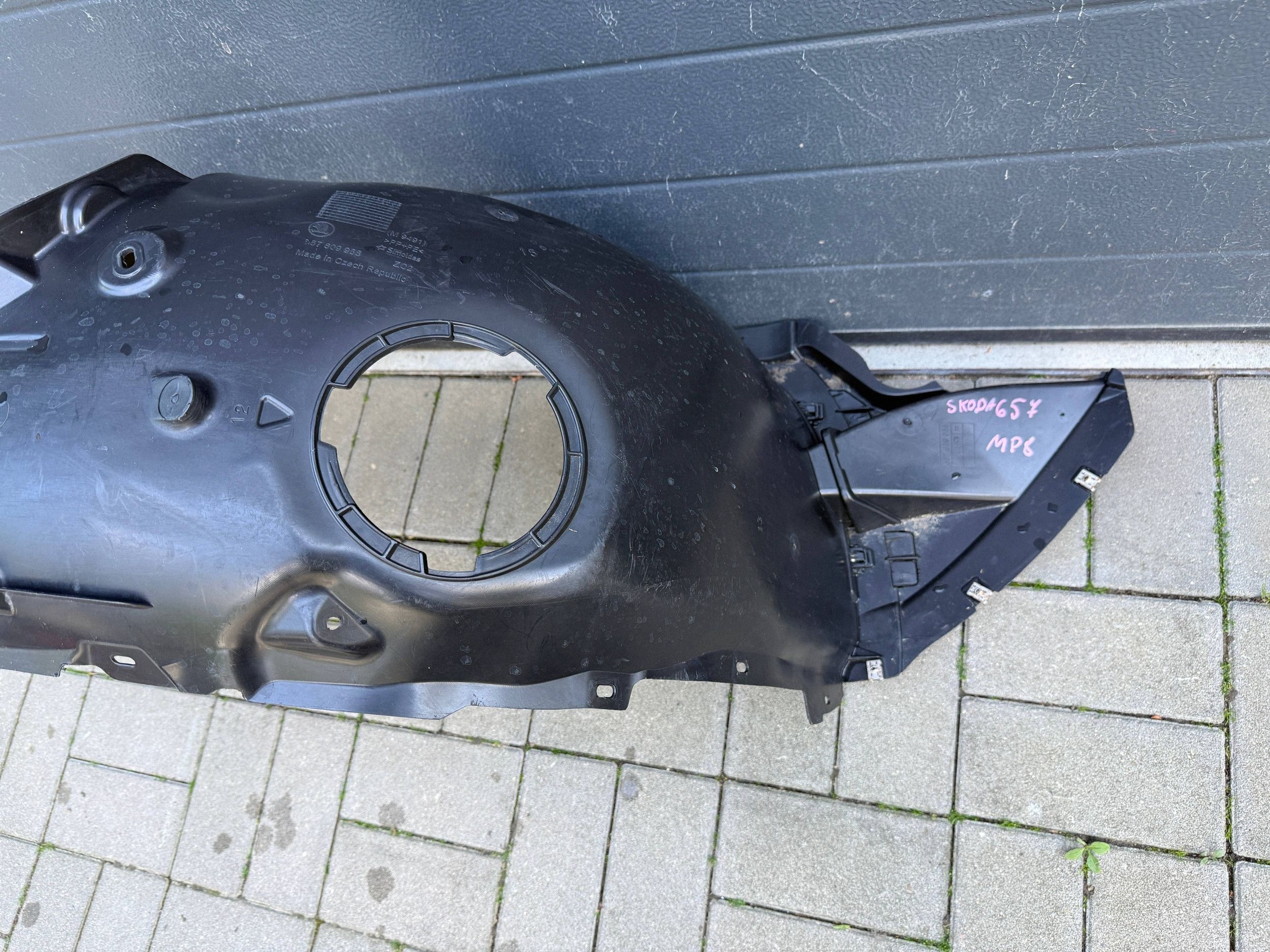 SKODA SCALA 19- mudguard front front right 657809958
