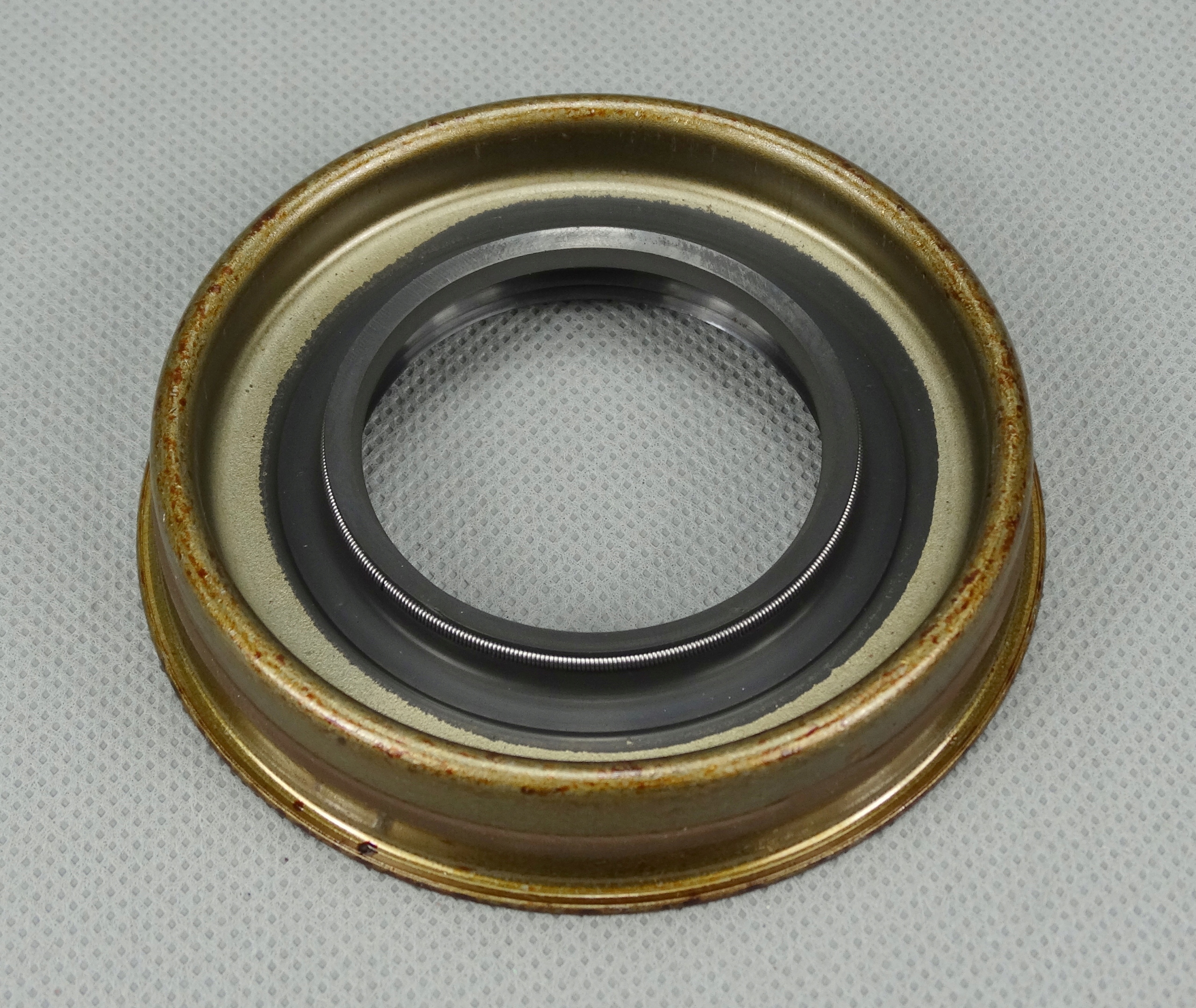 USZCZELNIACZ PIASTY KOŁA TYŁ TRANSIT 2000-2006 MK6 Producent części SKT