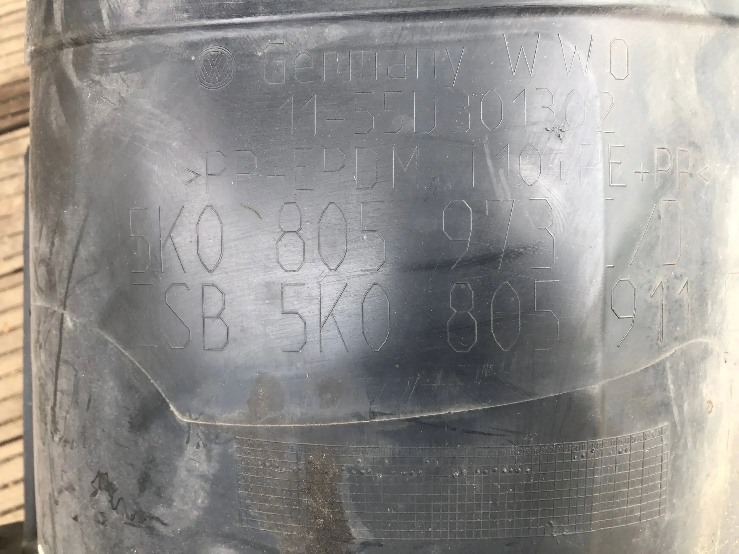 corner NOSEK NADKOLA left front VW GOLF VI 5K0805973