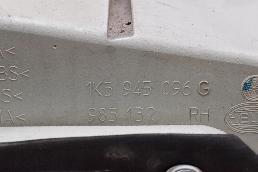 фонарь правый 1K5945096G vw JETTA 5 V седан 05-11