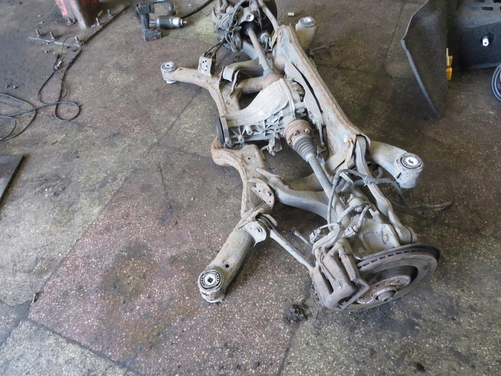 BELKA ZAWIESZENIA TYŁ KOMPLET AUDI A8 D4 Producent części Audi OE