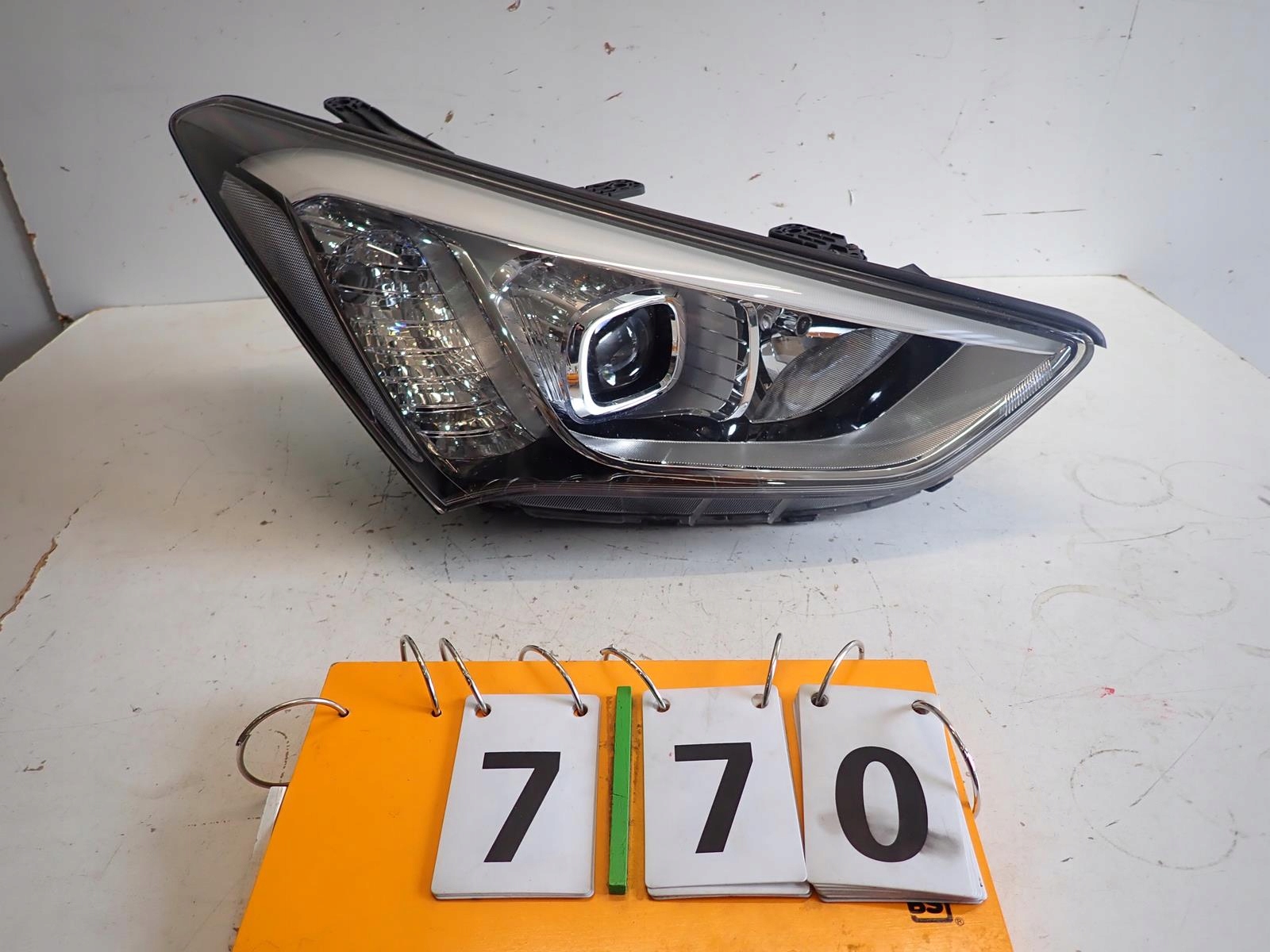 light front right HYUNDAI SANTA FE III 12 BI-XENON