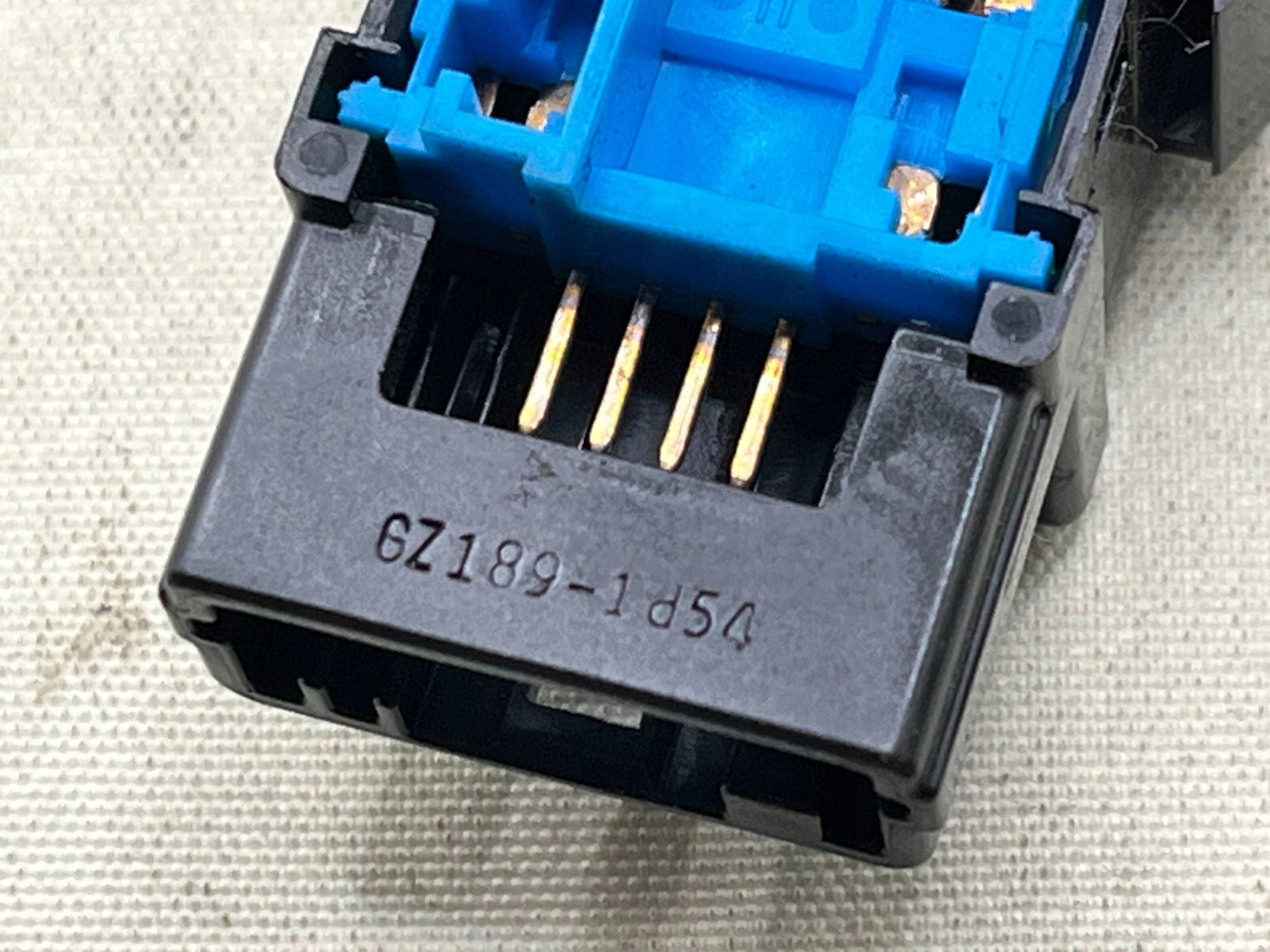 B000966680 switch TRAKCJI OFF CITROEN C1 1.0 B 51KW !J