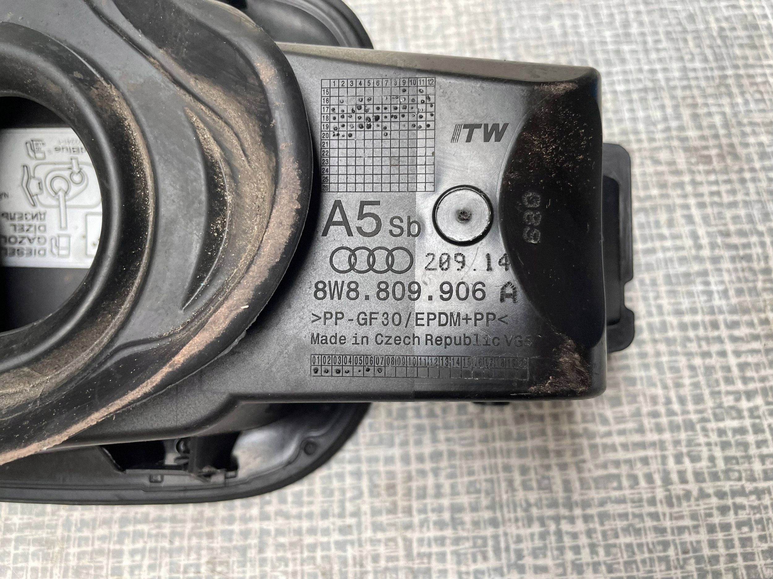 Tankklappe des Kraftstoffsbehälters AUDI A5 8W8809906A @M