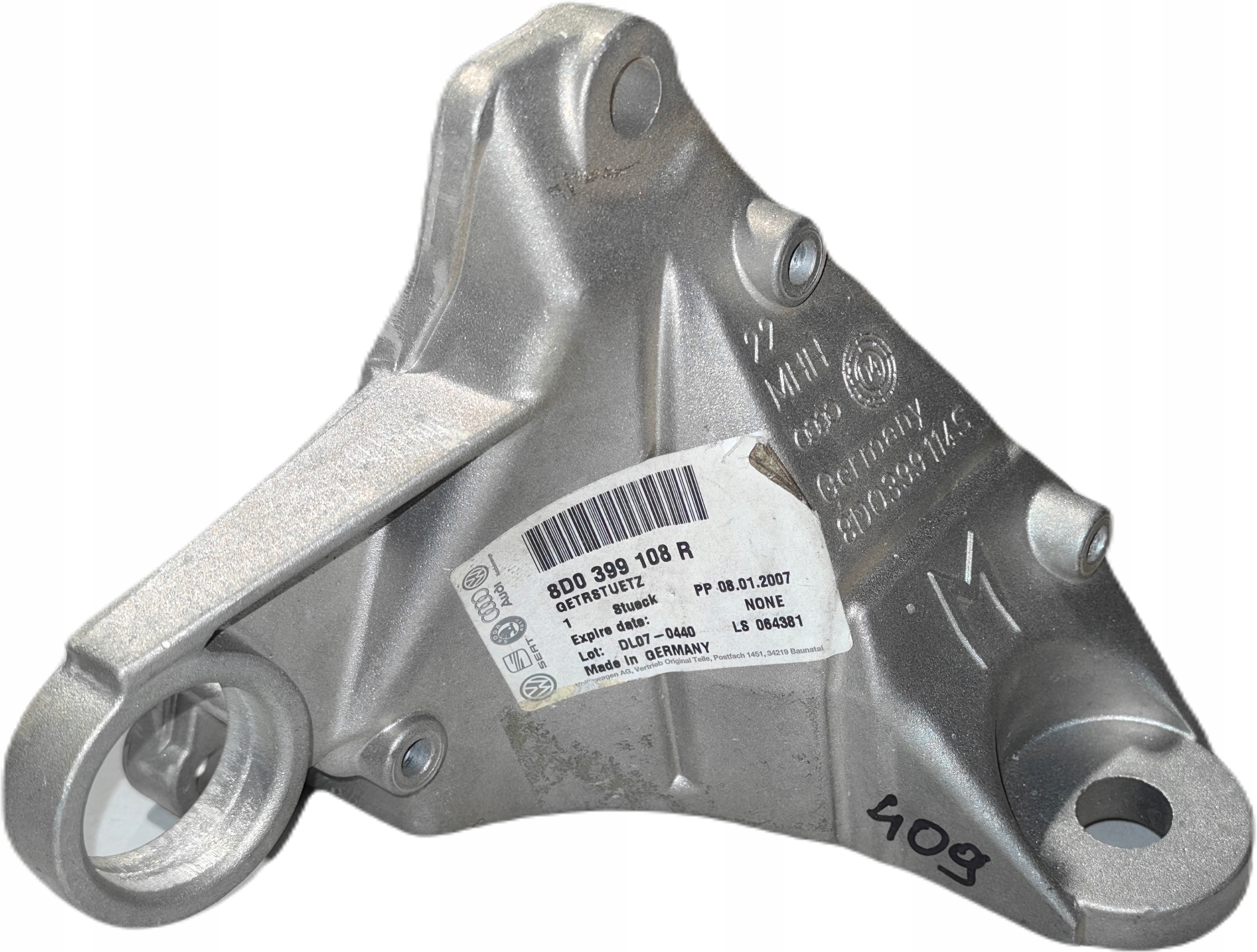 Кронштейн коробки передач A6 C5 8D0399108R