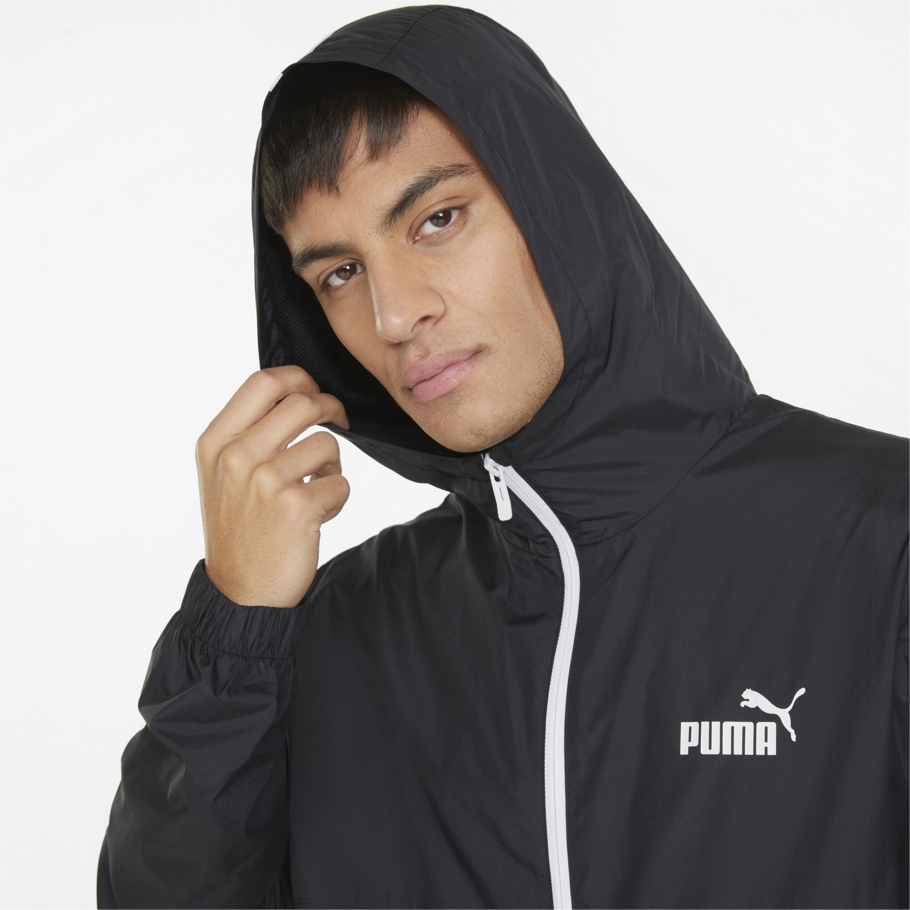 PUMA KURTKA ESS SOLID WINDBREAKER 84748401 r L Wzór dominujący logo