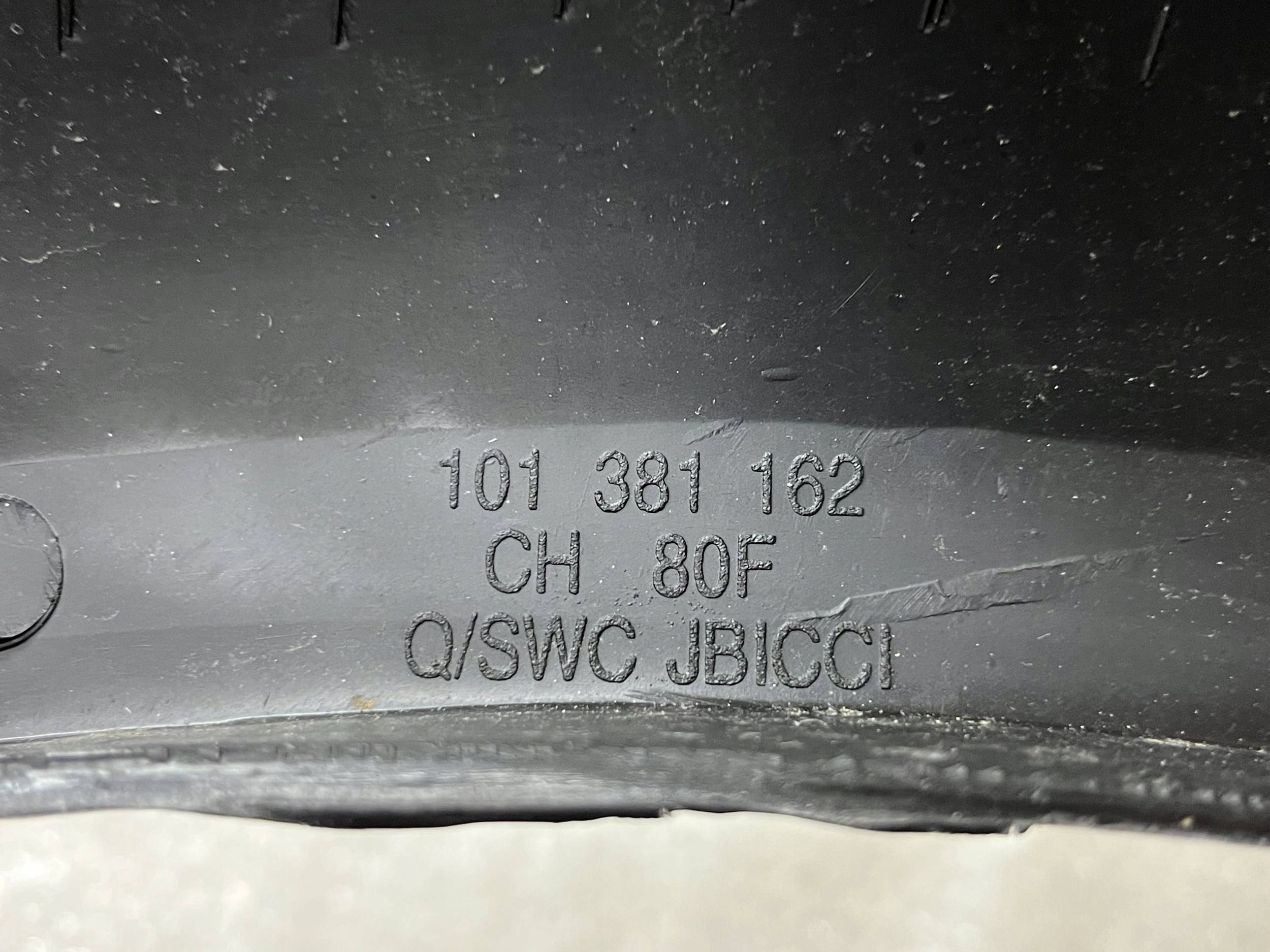 lišta nadkola předního předek Volkswagen Golf II 101381162 originál