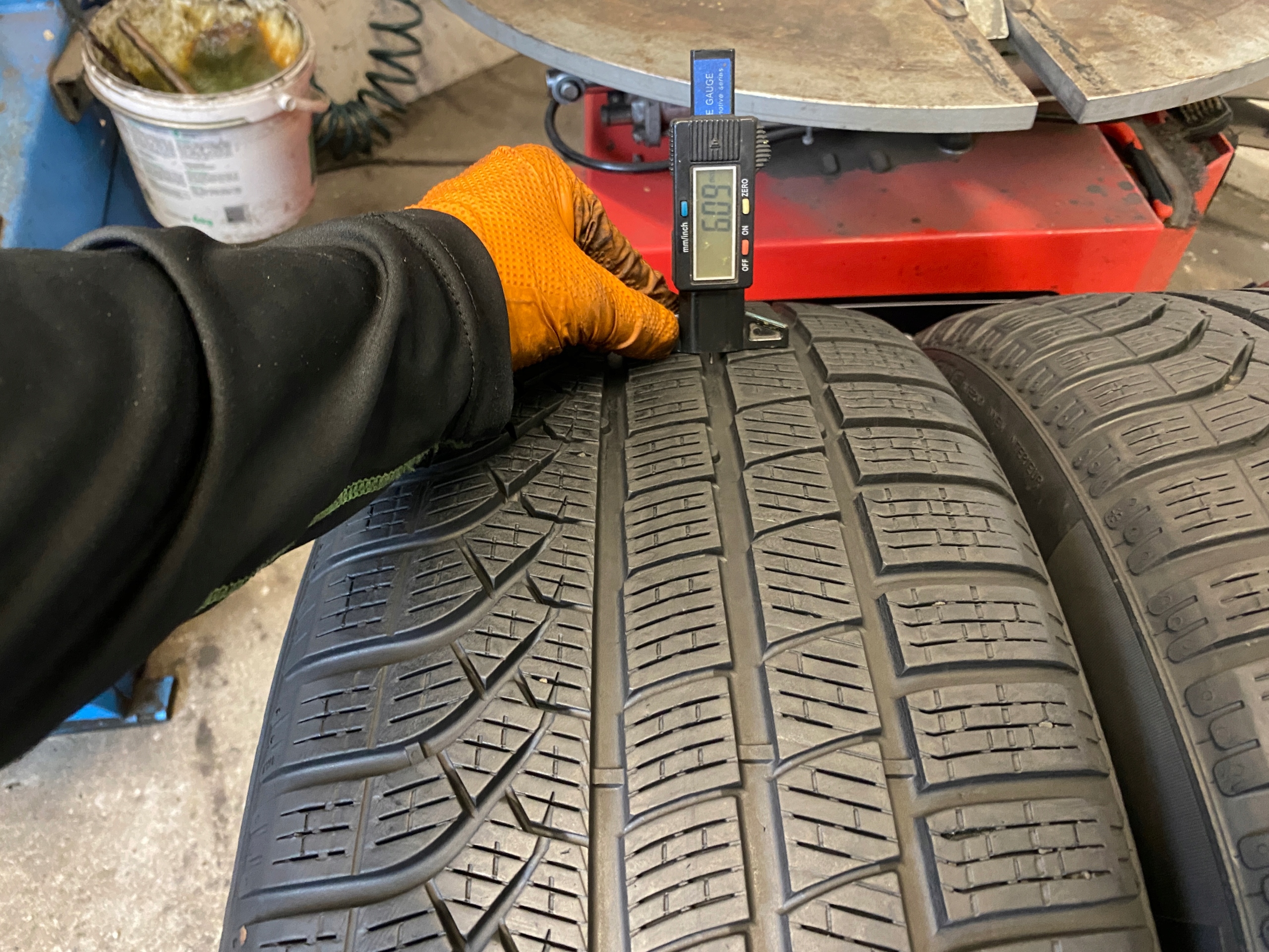 2 tyres winter 245/50R19 105H Pirelli P Zero Winter 2023r