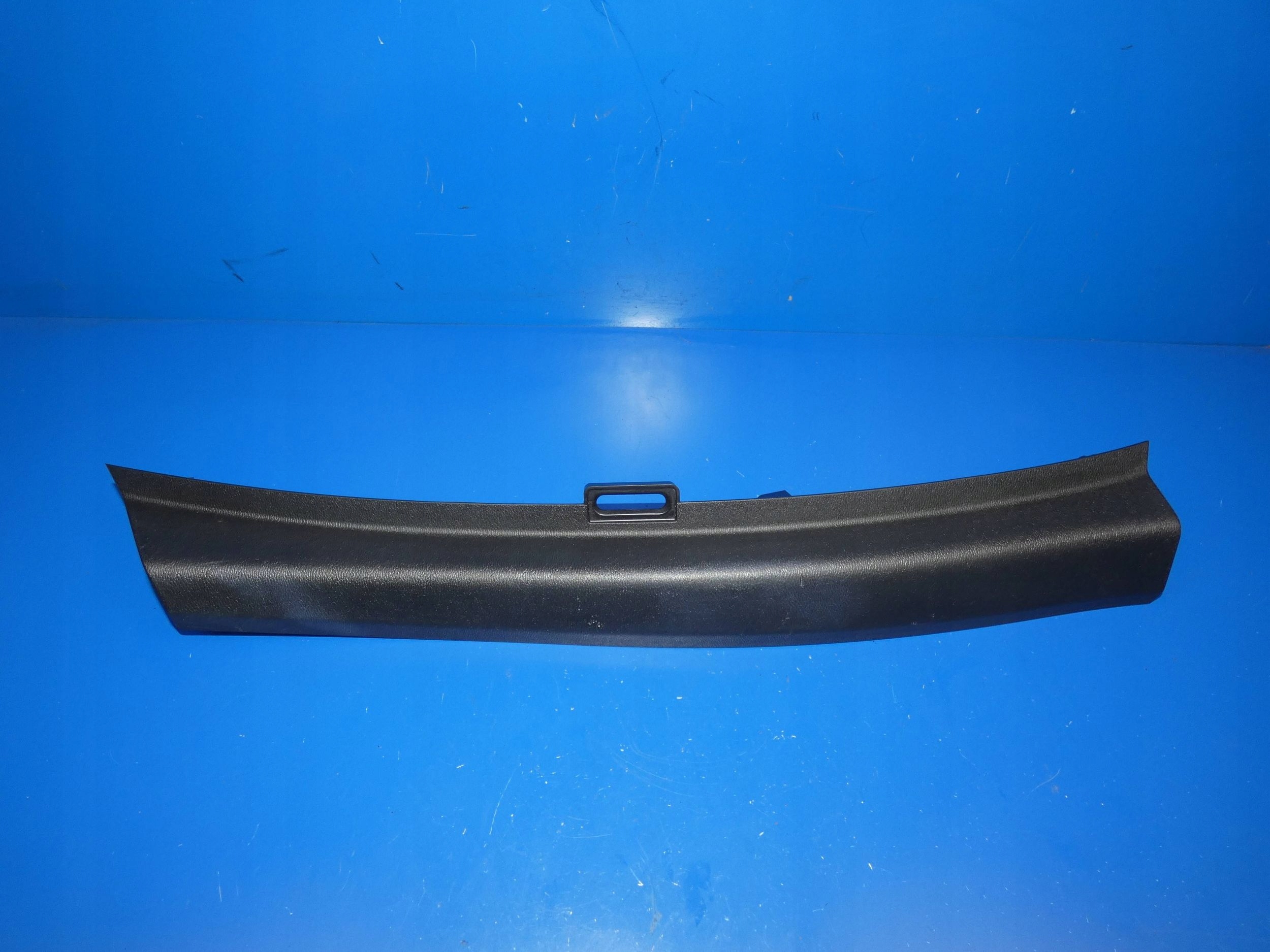 VOLVO V60 II 18- cover SLUPKA boot right rear part