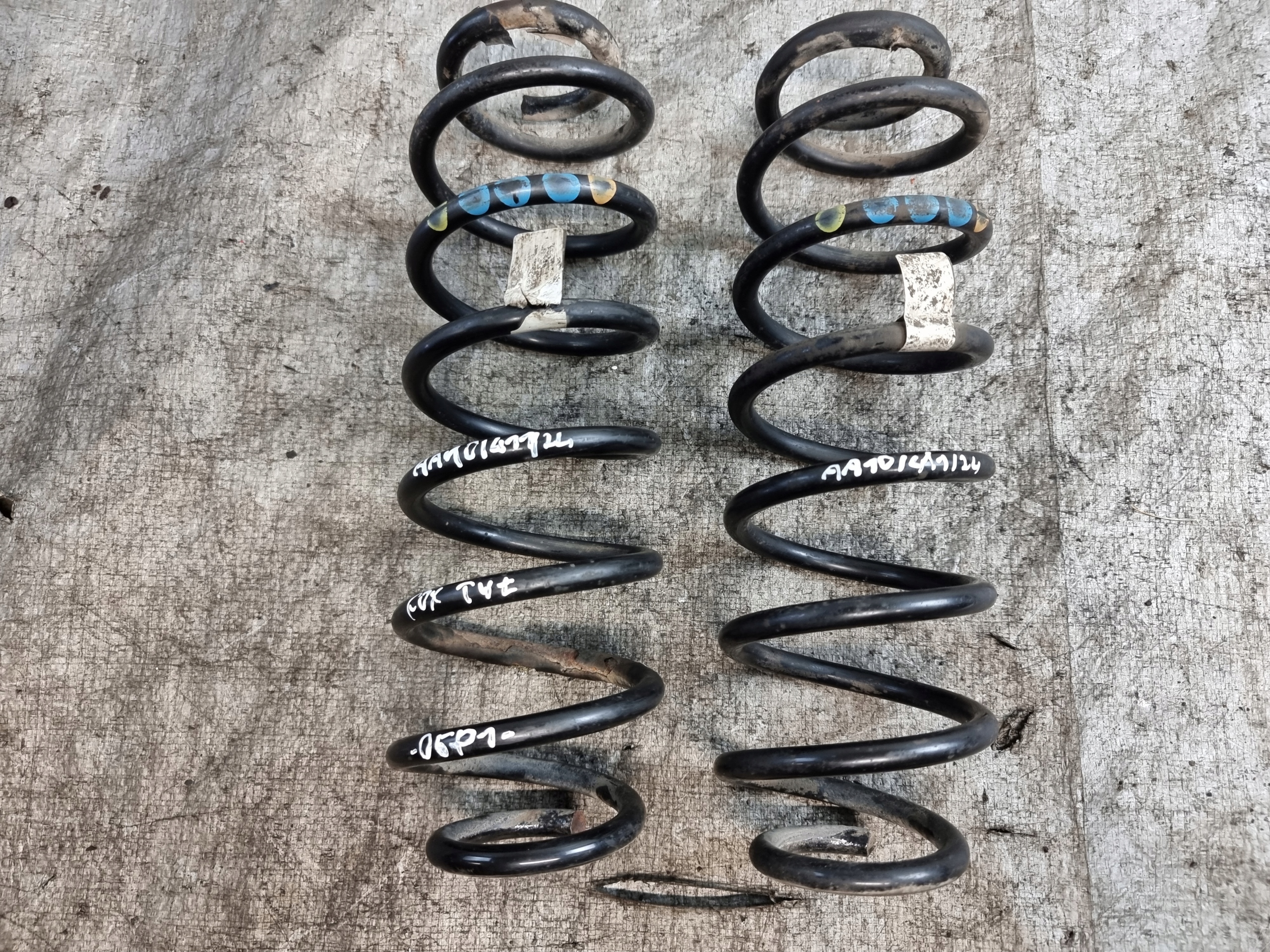 SPREZNY rear part x2 VW FOX 05r