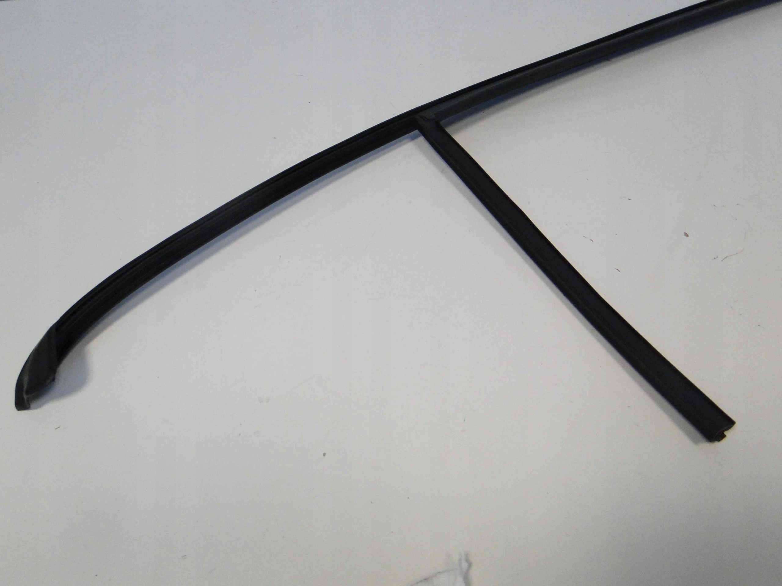 MERCEDES A KLASA W176 176 USZCZELKA SZYBY LEWY TYŁ Producent części Mercedes-Benz OE