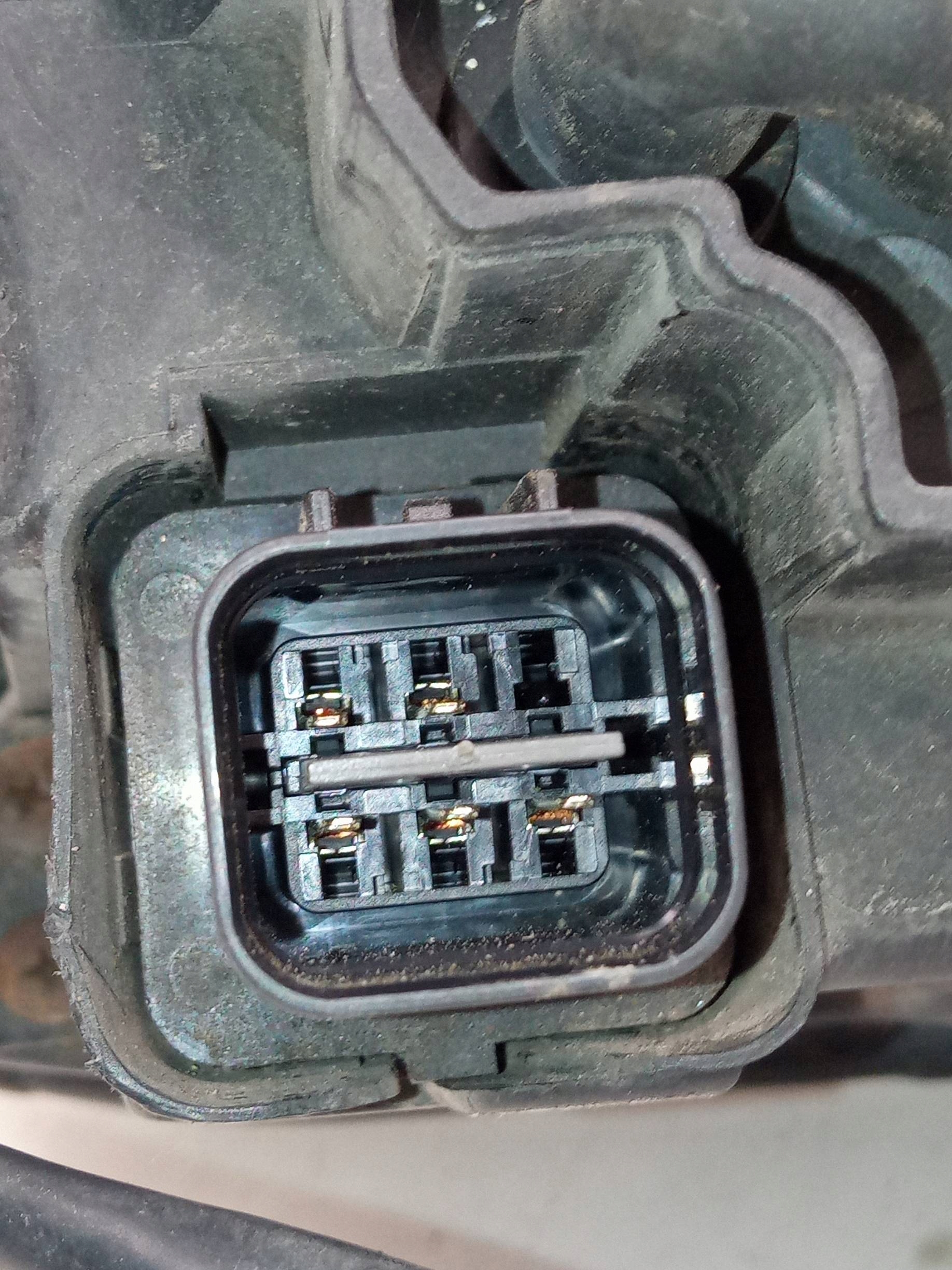 light front right EUROPA Kia Carens II (2006-2012)