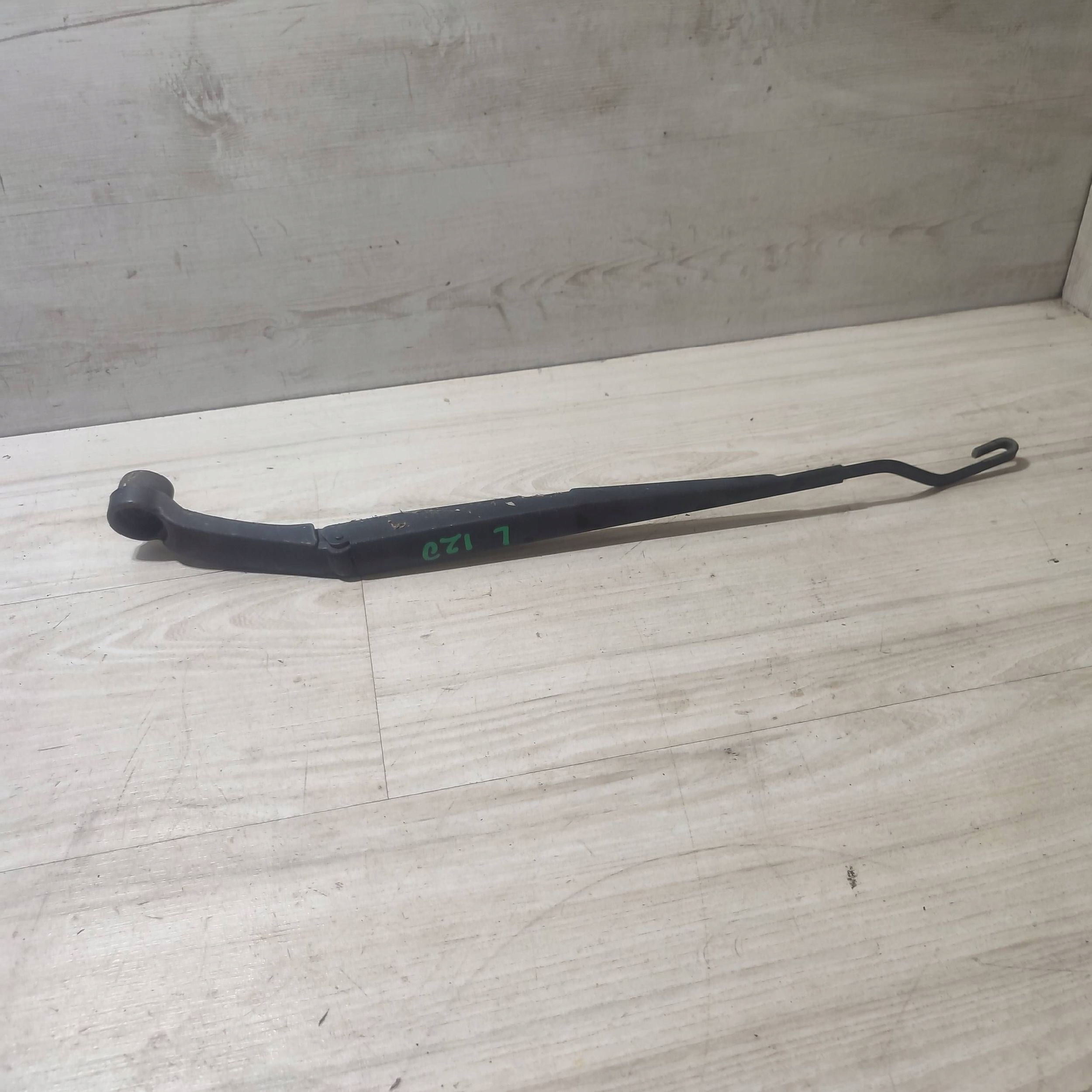 wiper arm windows left side Hyundai i20 (GB IB) 0E11