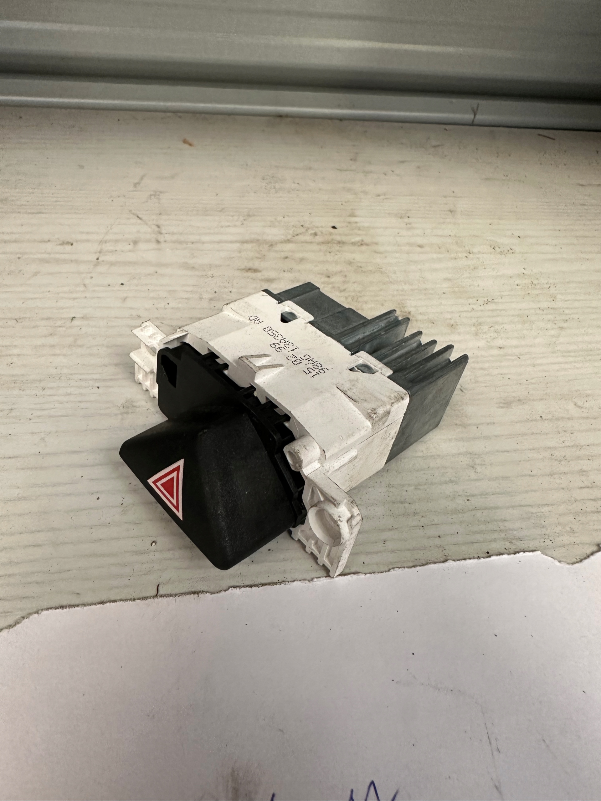 Schalter Leuchten des warnblickschalters Ford OE 98AG13A350AD