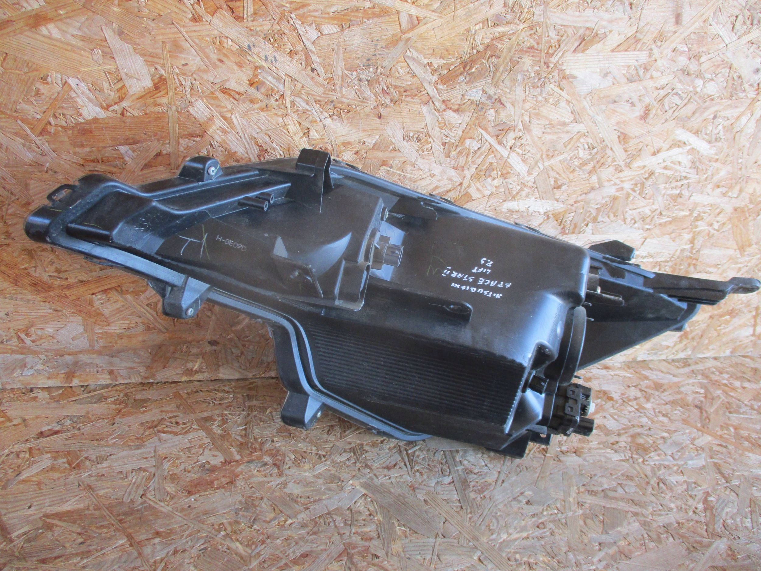 light front front right MITSUBISHI SPACE STAR II LIFT