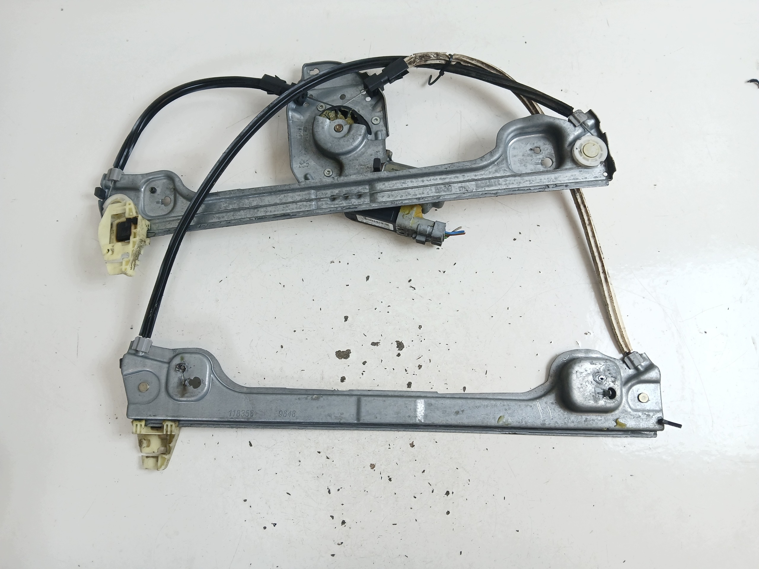 PEUGEOT 1007 window regulator right front 440758H