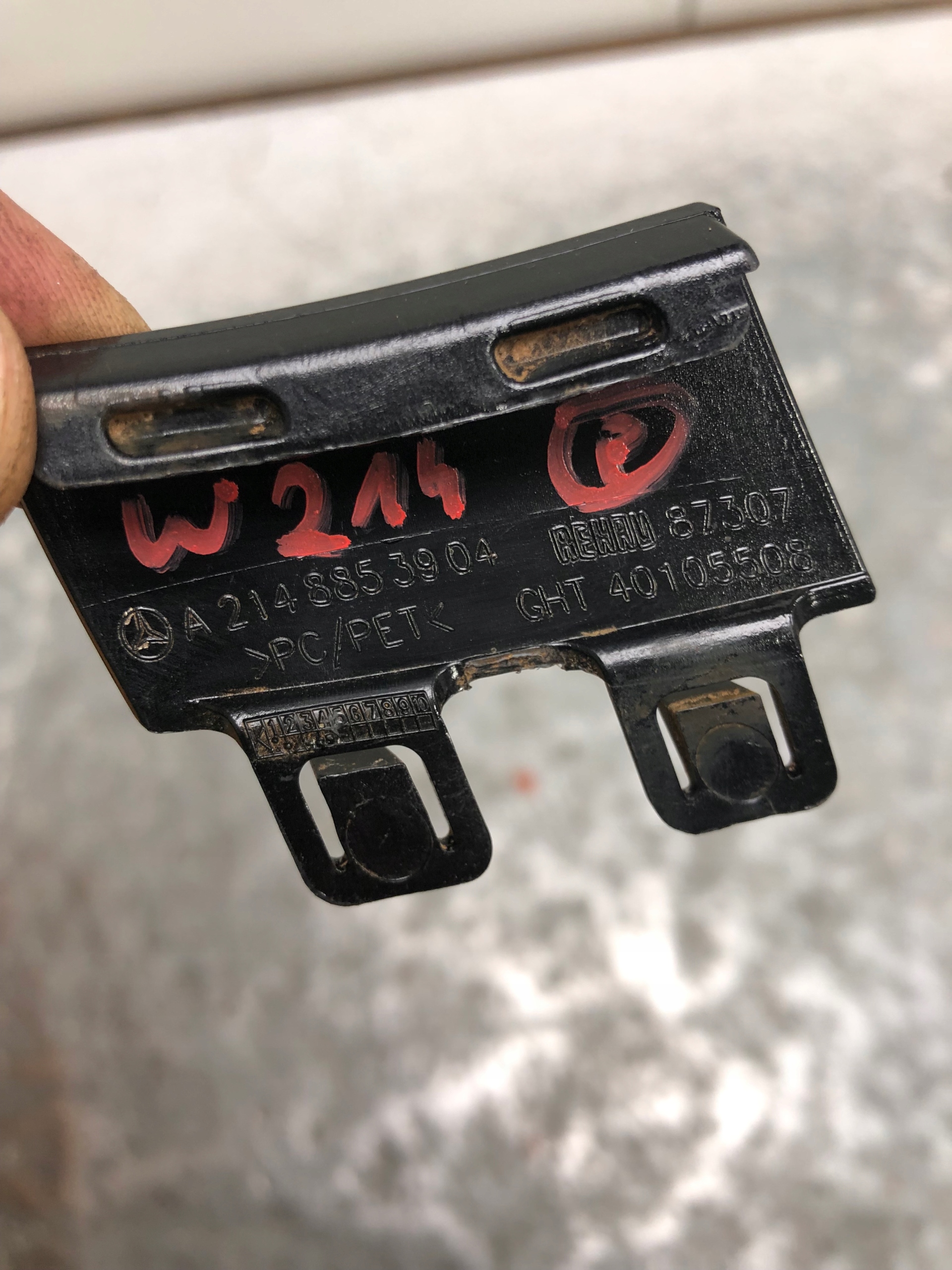 Abschleppöse vorne MERCEDES W214 A2148853904