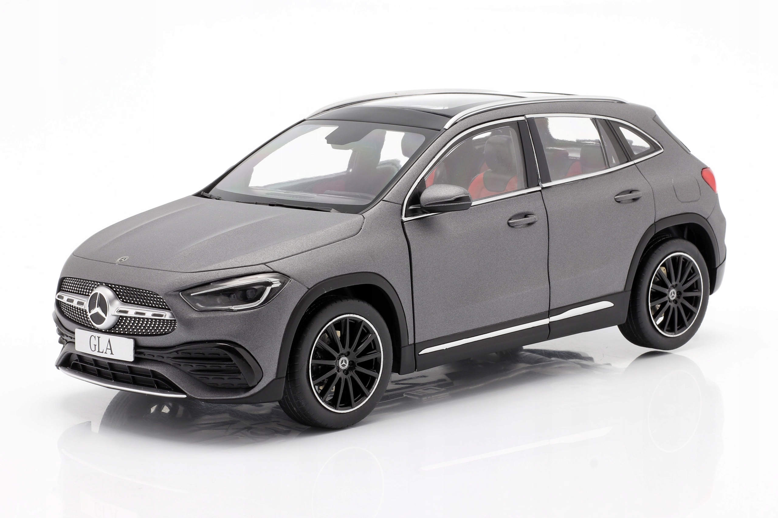 Mercedes-Benz Gla (H247) 2020 Mountain Grey Z-Models 1:18 Model Auta