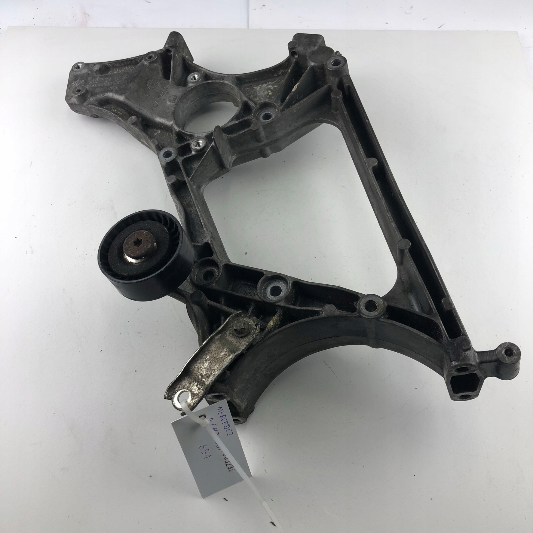 A6512012009 - Кронштейн лапи двигуна MERCEDES W204 S204 C-Class E