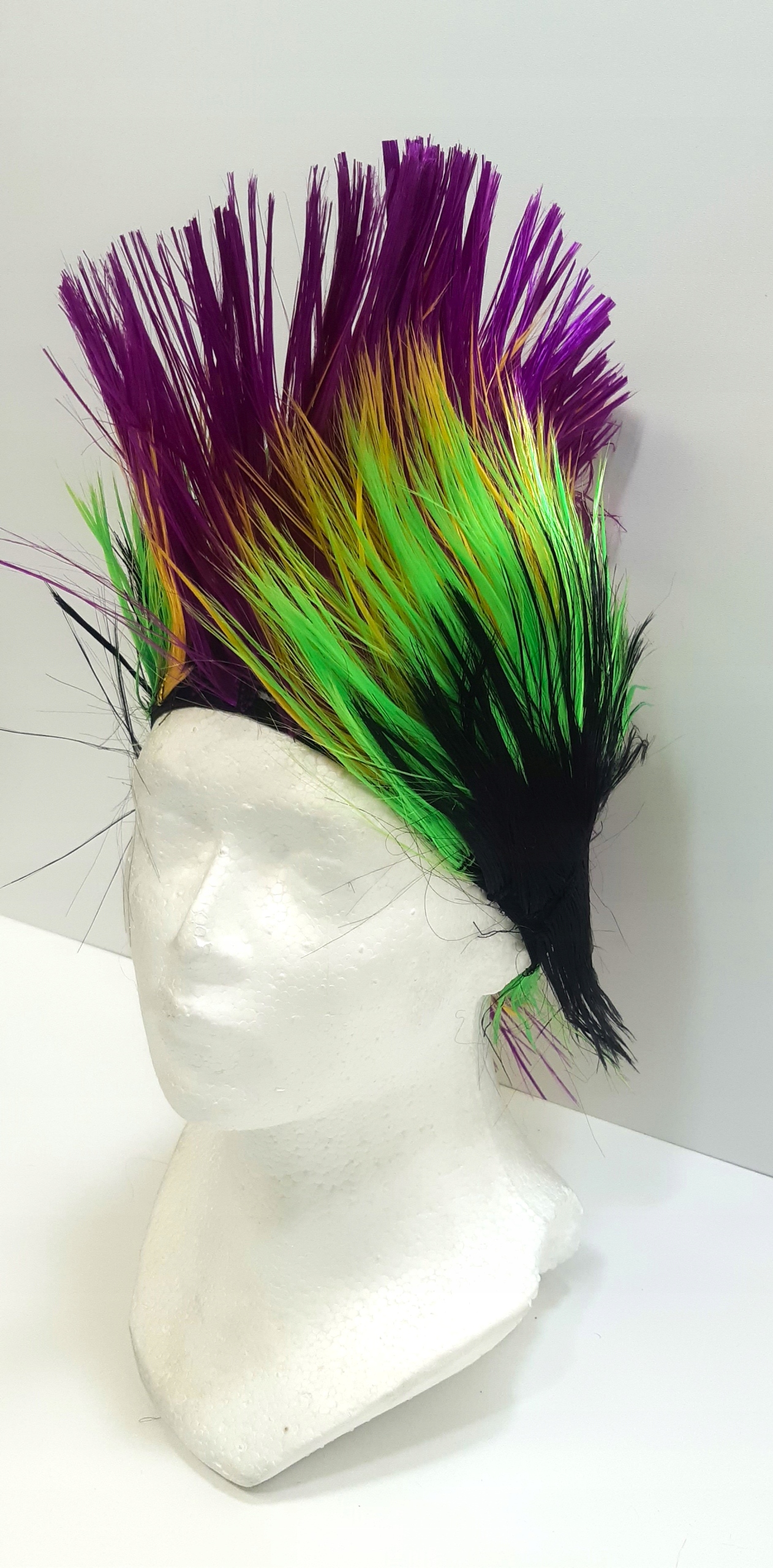 PERUKA IROKEZ KOLOROWY POSTAWIONE WŁOSY EAN (GTIN) 5900851341909